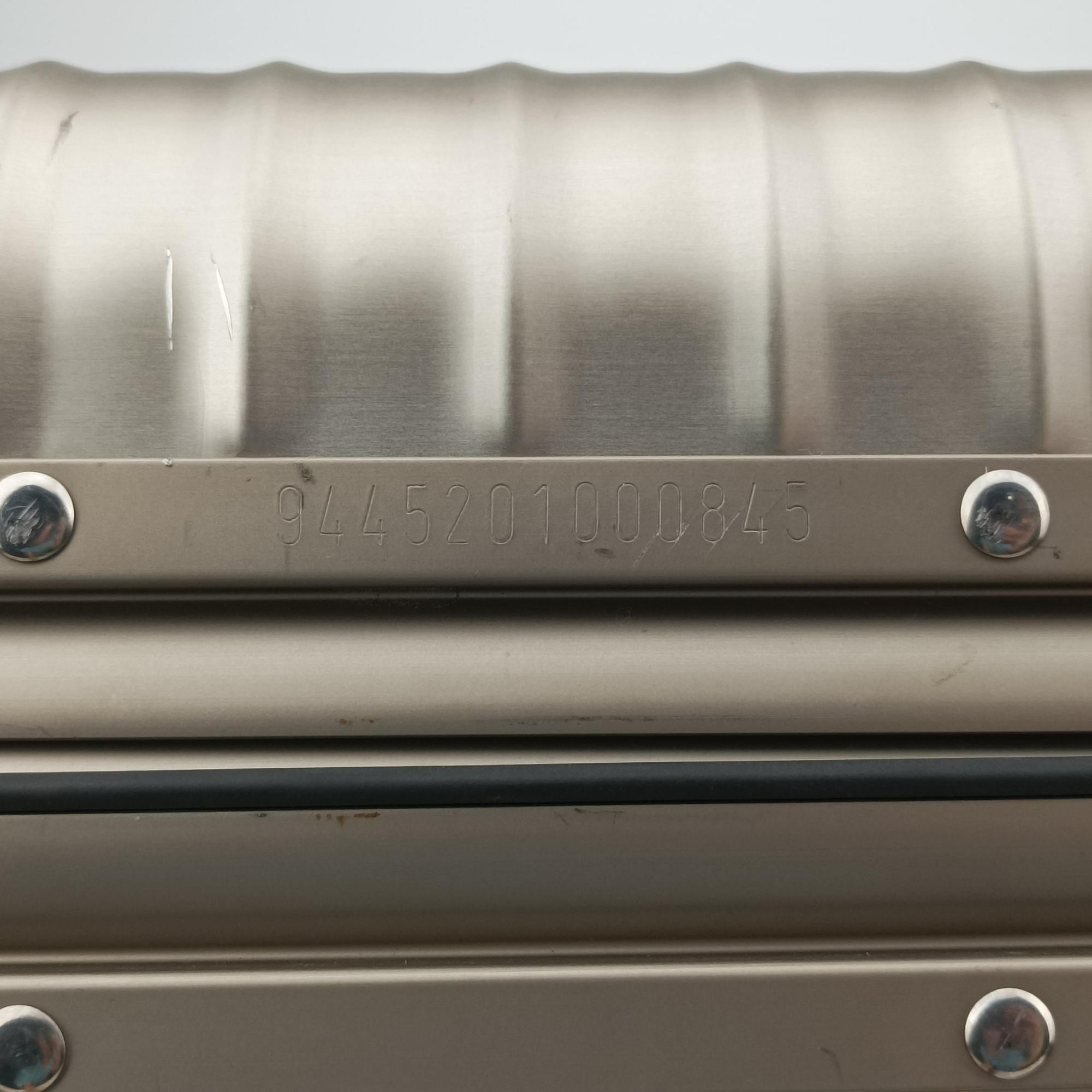 Pre-owned RIMOWA TOPAS Light Gold aluminum  suitcase | stylenewstar