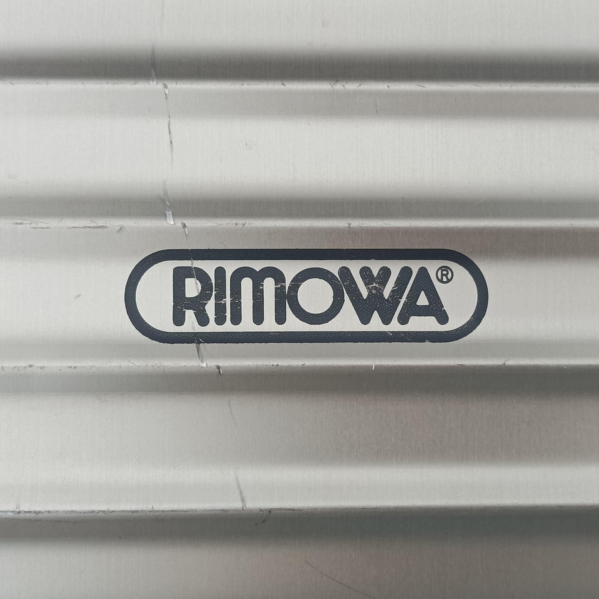 Pre-owned RIMOWA TOPAS Light Gold aluminum  suitcase | stylenewstar