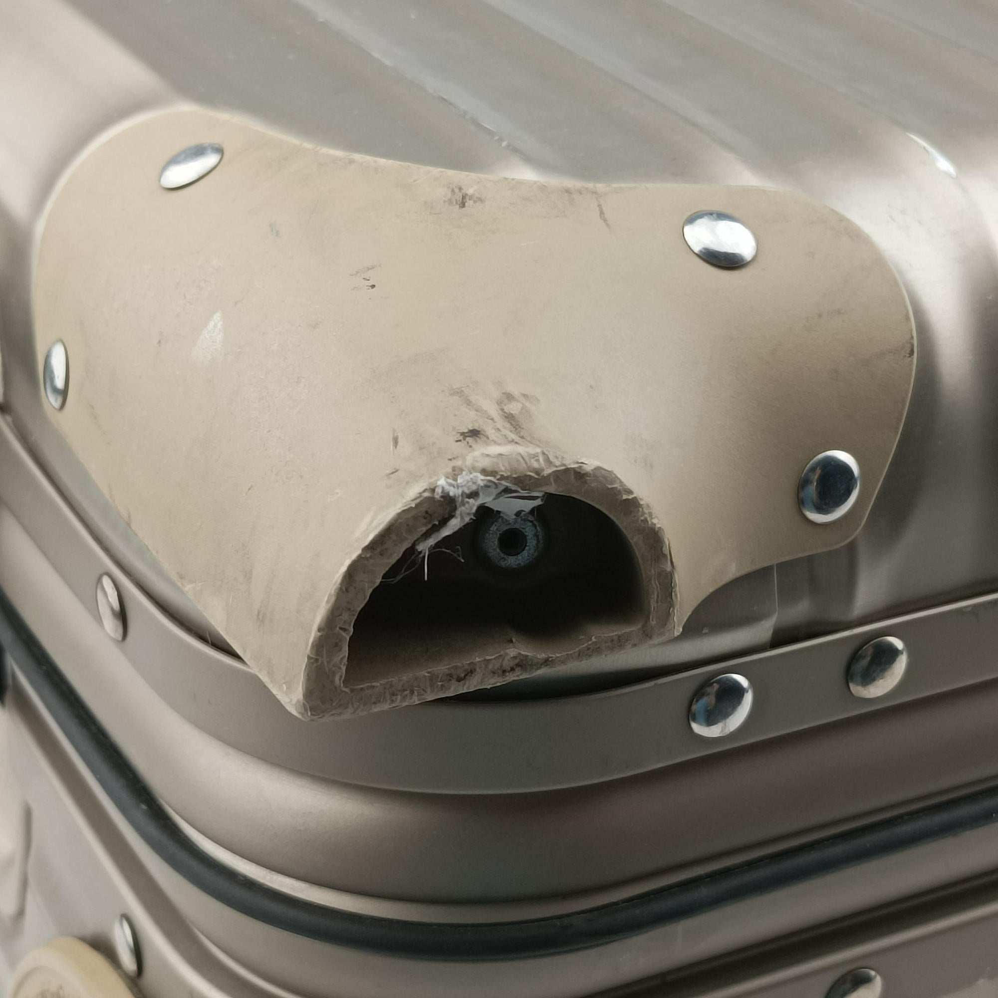 Pre-owned RIMOWA TOPAS Light Gold aluminum  suitcase | stylenewstar