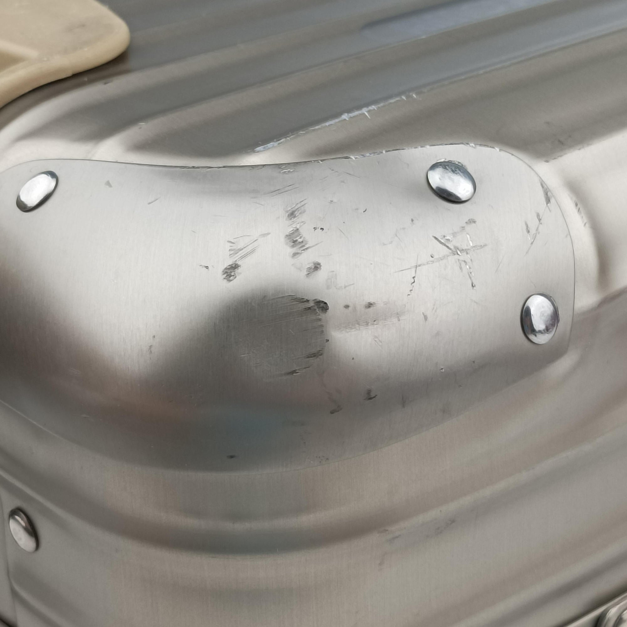 Pre-owned RIMOWA TOPAS Light Gold aluminum  suitcase | stylenewstar