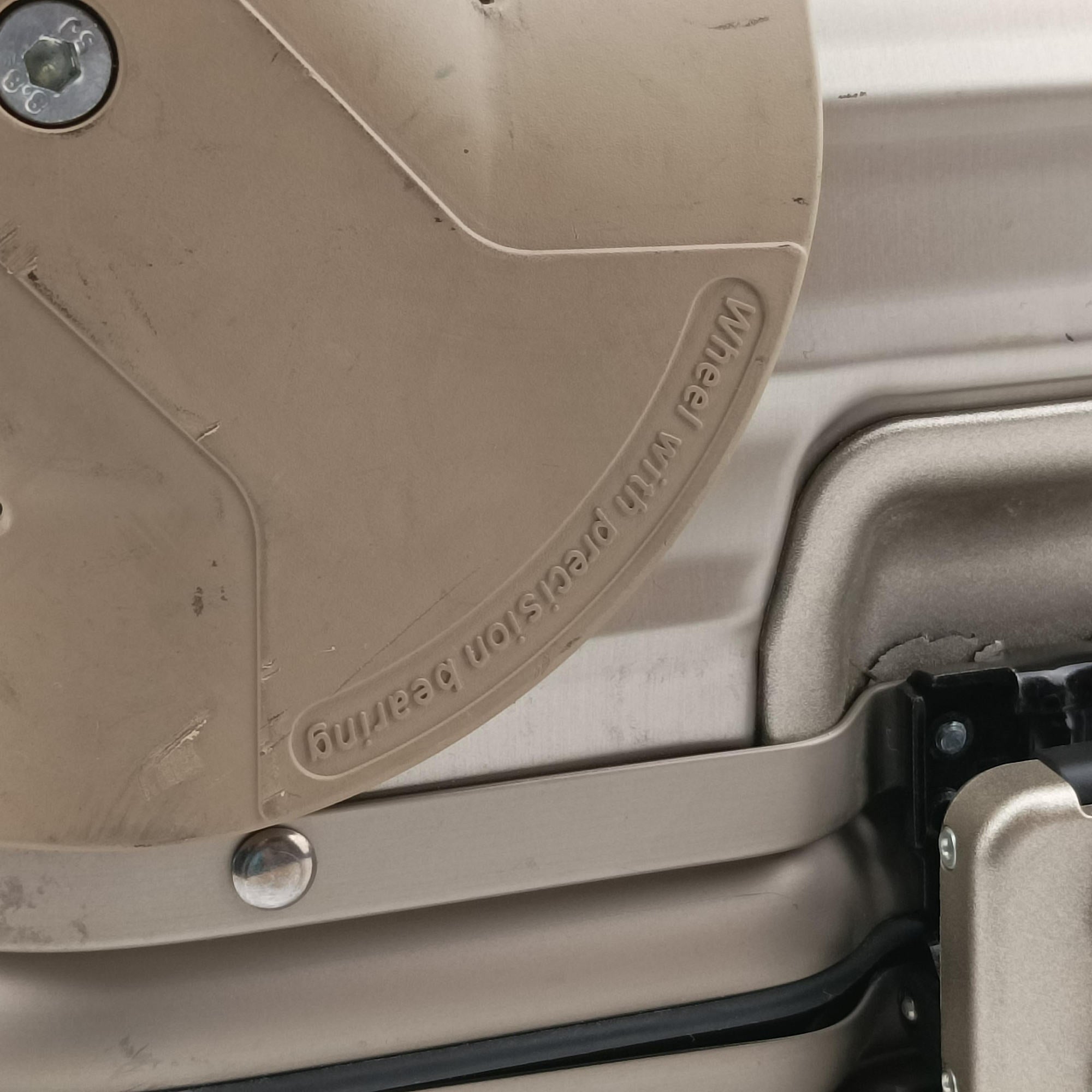 Pre-owned RIMOWA TOPAS Light Gold aluminum  suitcase | stylenewstar