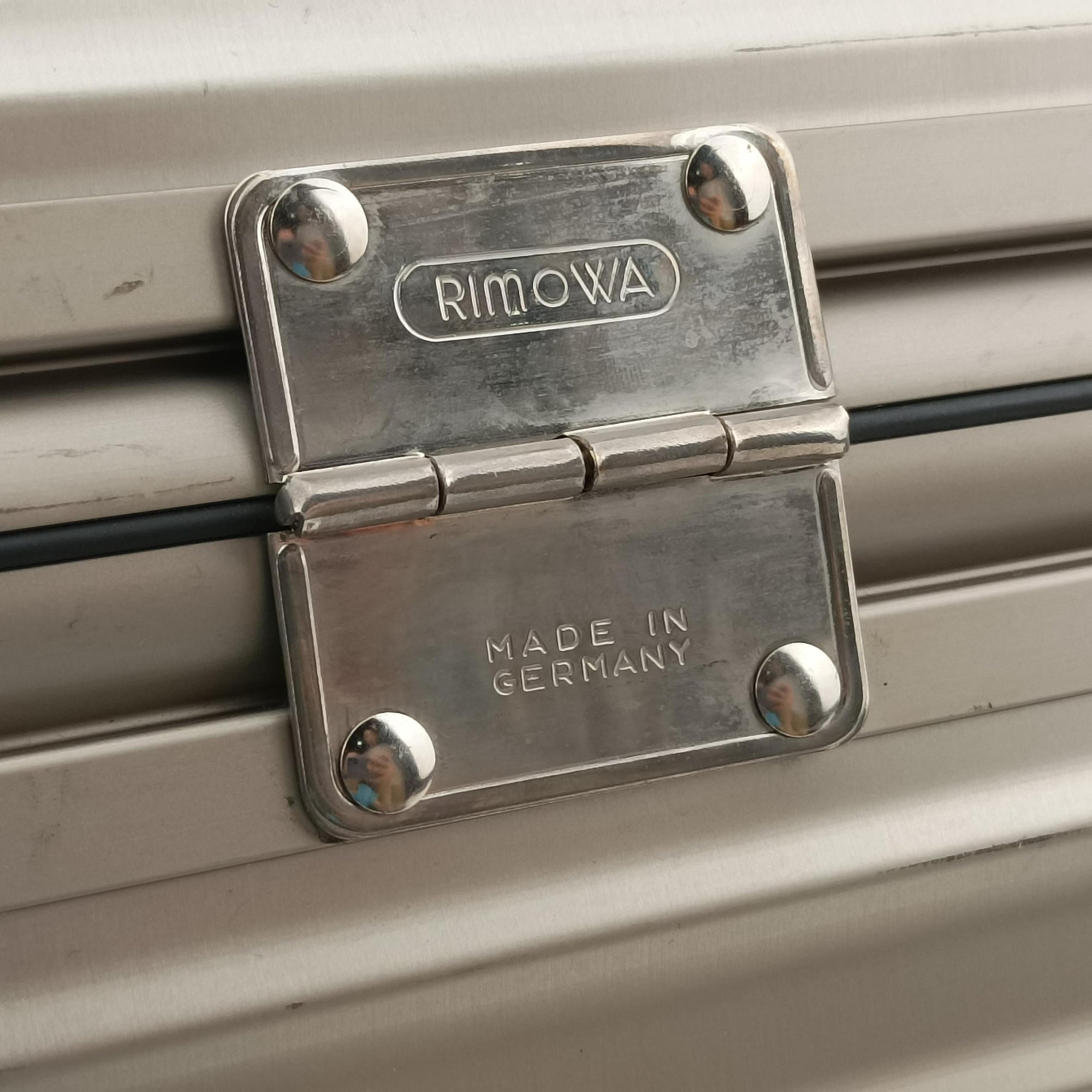Pre-owned RIMOWA TOPAS Light Gold aluminum  suitcase | stylenewstar