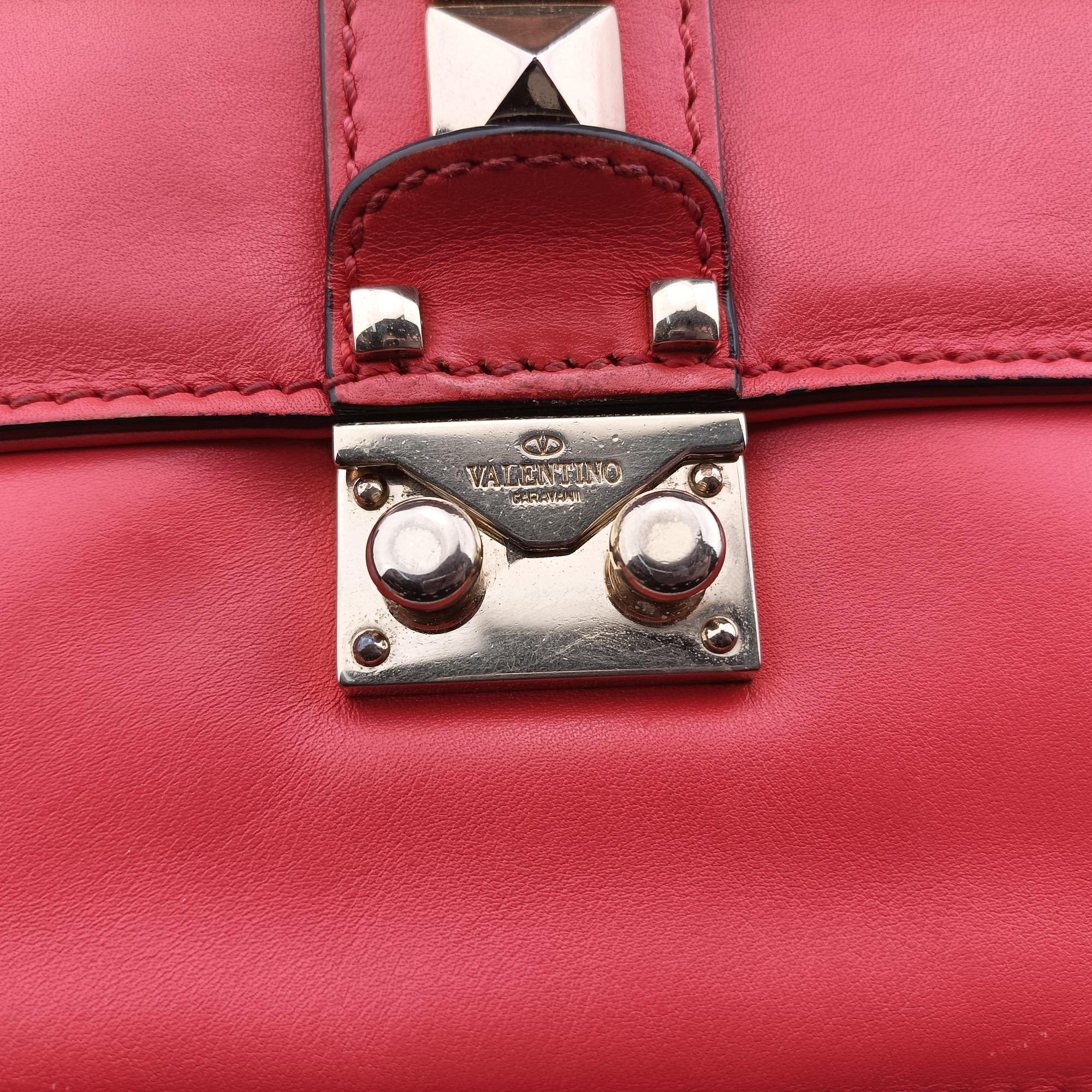 Pre-owned Valentino Rockstud Glam Lock Red Leather  shoulderbag | stylenewstar