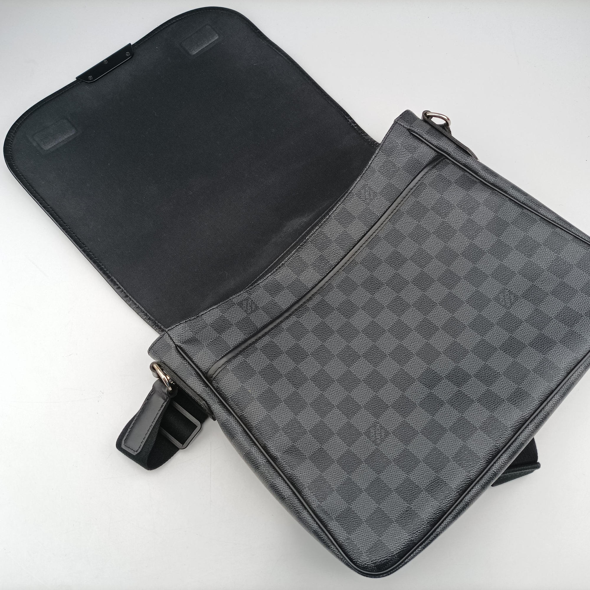 Vintage Louis Vuitton DANIEL GM Noir Damier Graphite N58033 shoulderbag | stylenewstar