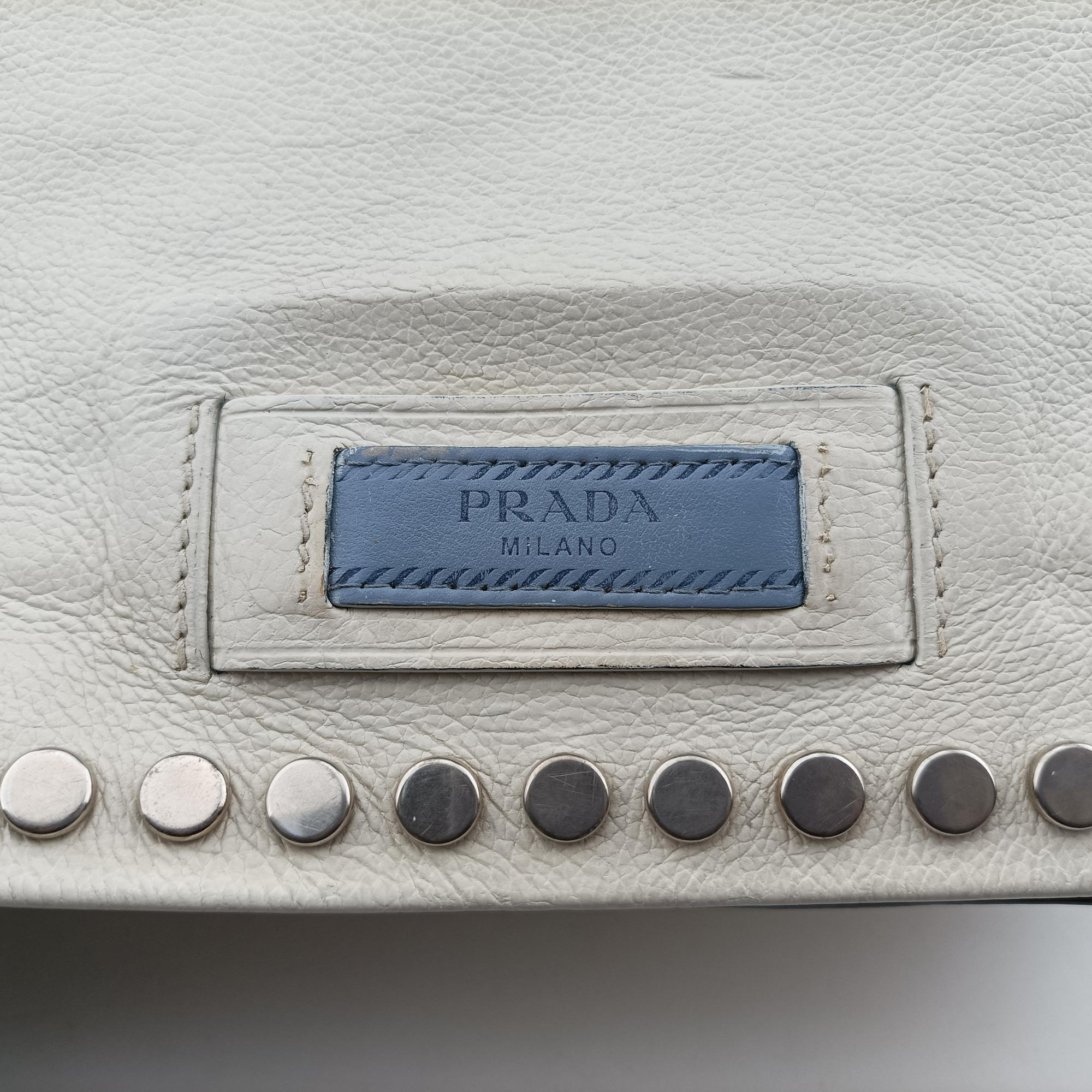 Vintage Prada Etiquette White Leather 1BD082 shoulderbag | stylenewstar