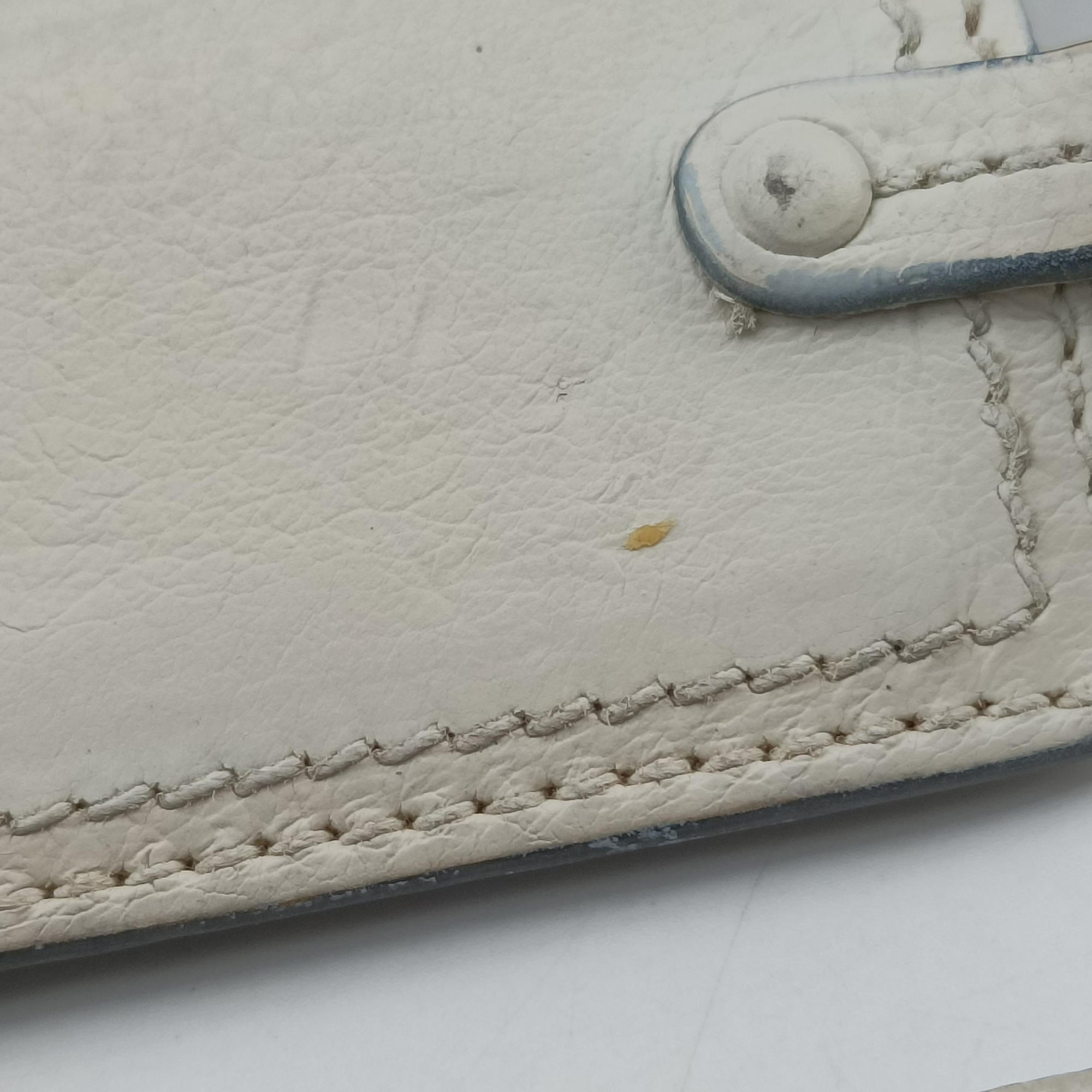 Vintage Prada Etiquette White Leather 1BD082 shoulderbag | stylenewstar