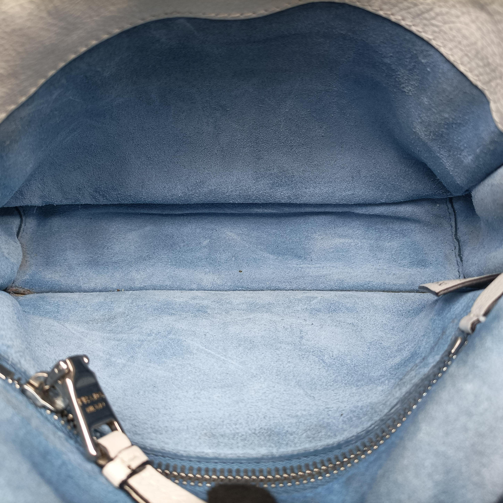 Vintage Prada Etiquette White Leather 1BD082 shoulderbag | stylenewstar