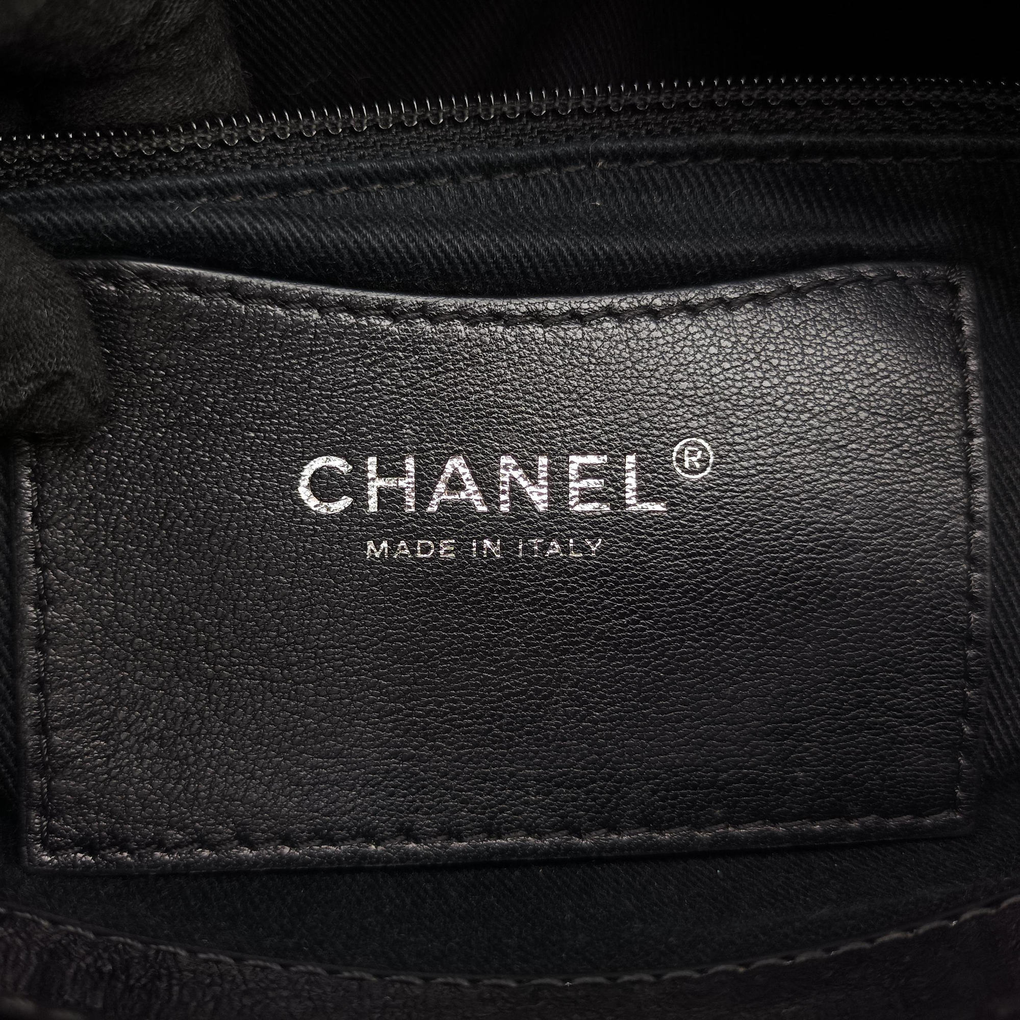 Secondhand Chanel Mademoiselle Bowling Black Patent leather A50557 shoulderbag | stylenewstar
