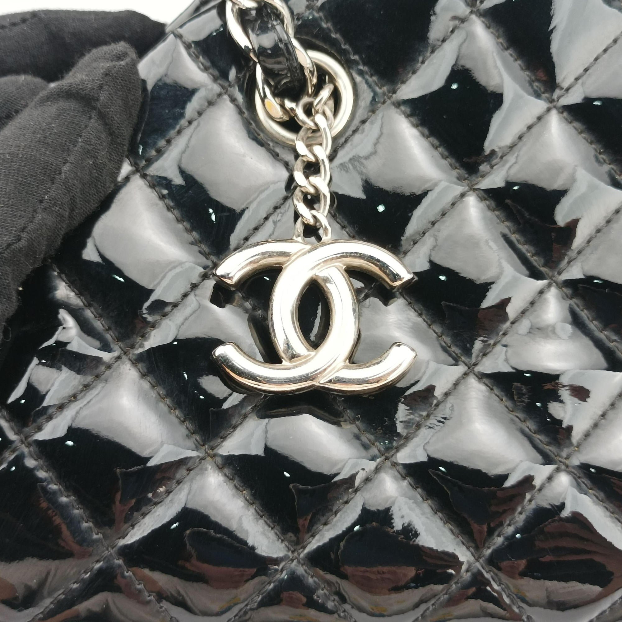 Secondhand Chanel Mademoiselle Bowling Black Patent leather A50557 shoulderbag | stylenewstar