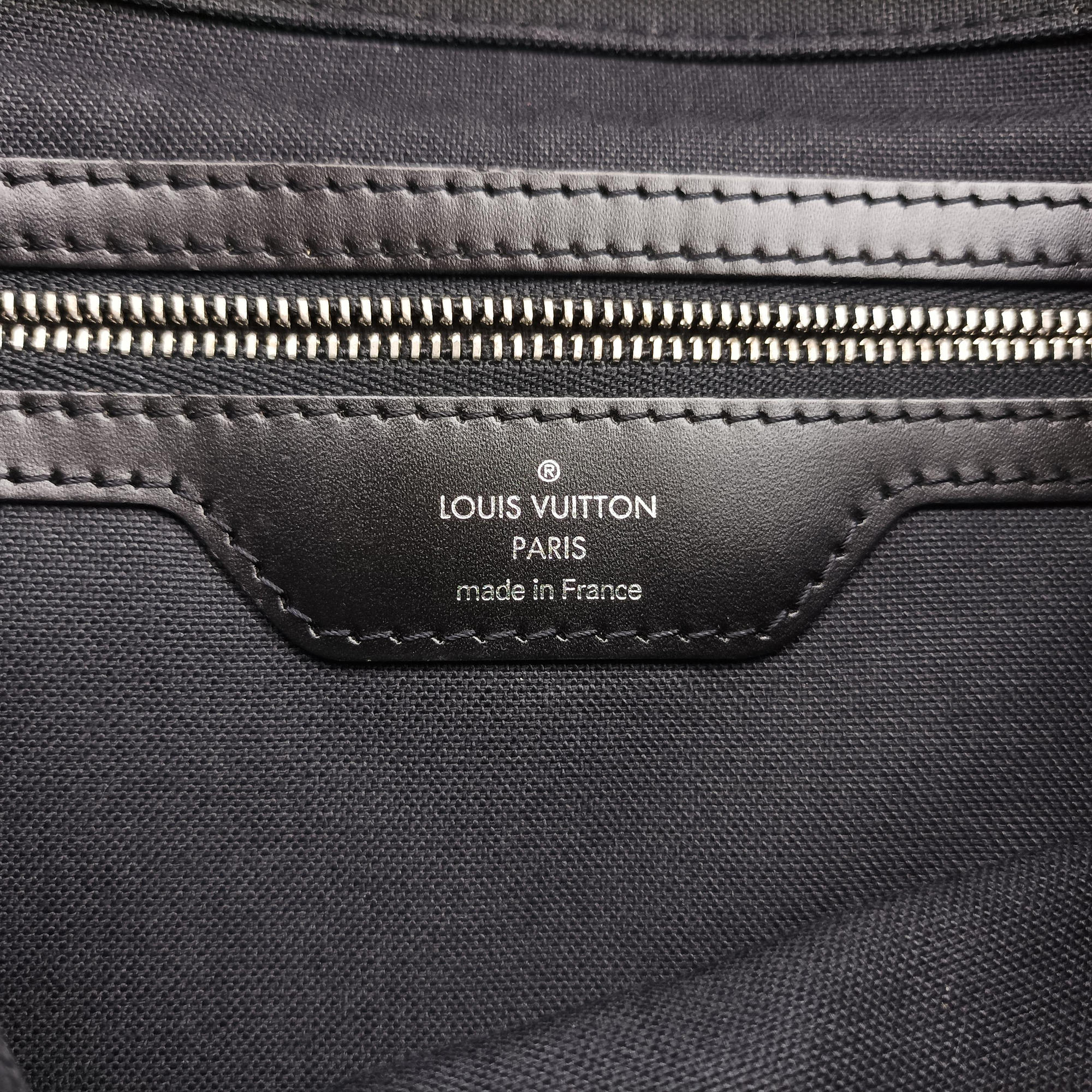 Secondhand Louis Vuitton Viktor Ardoise Taiga x canvas M30142 crossbodybag | stylenewstar