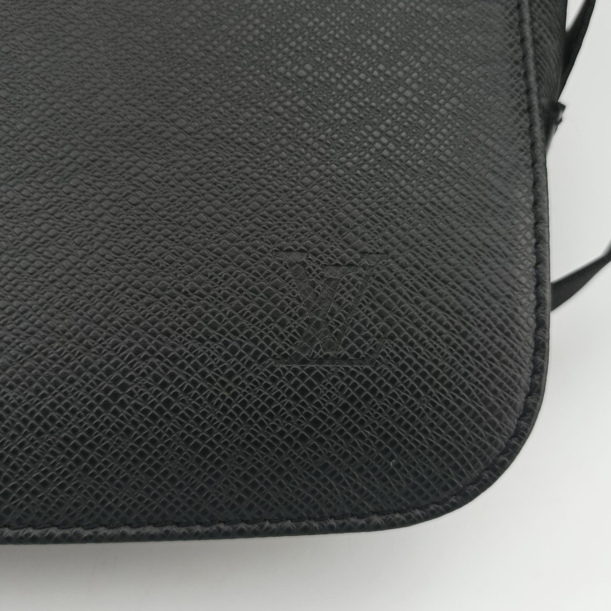 Secondhand Louis Vuitton Viktor Ardoise Taiga x canvas M30142 crossbodybag | stylenewstar