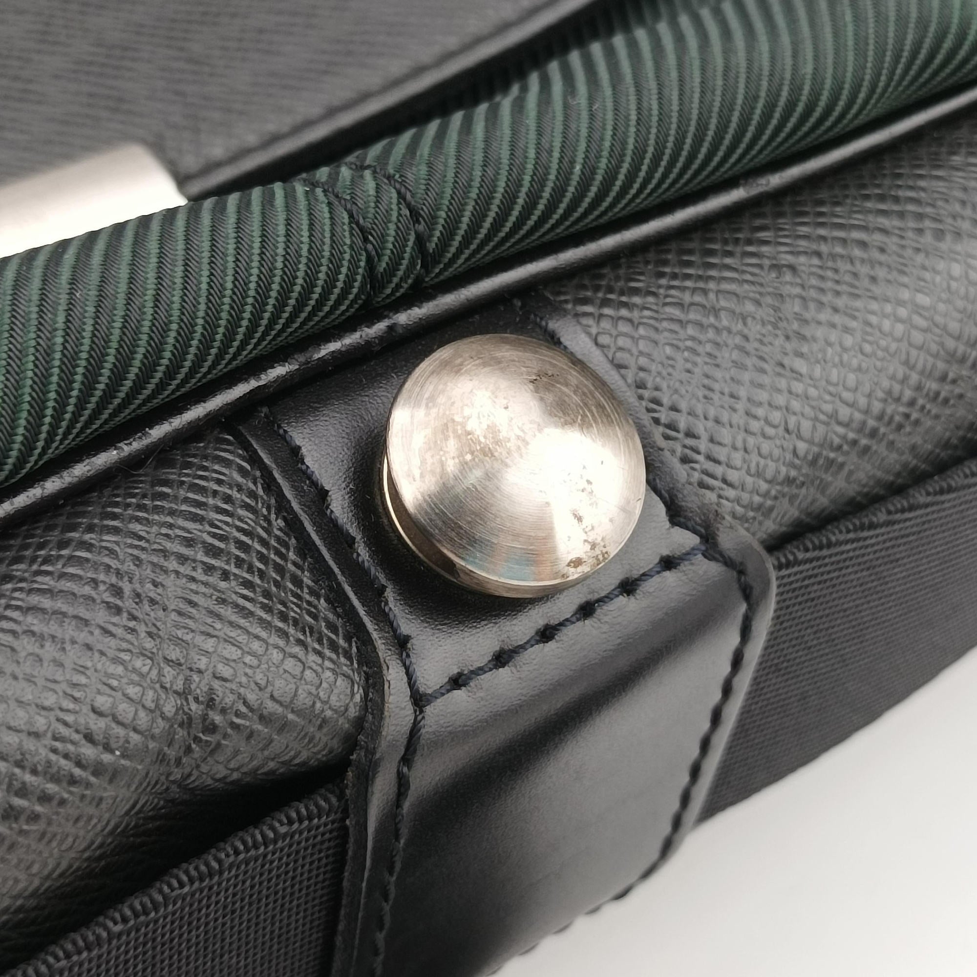 Secondhand Louis Vuitton Viktor Ardoise Taiga x canvas M30142 crossbodybag | stylenewstar