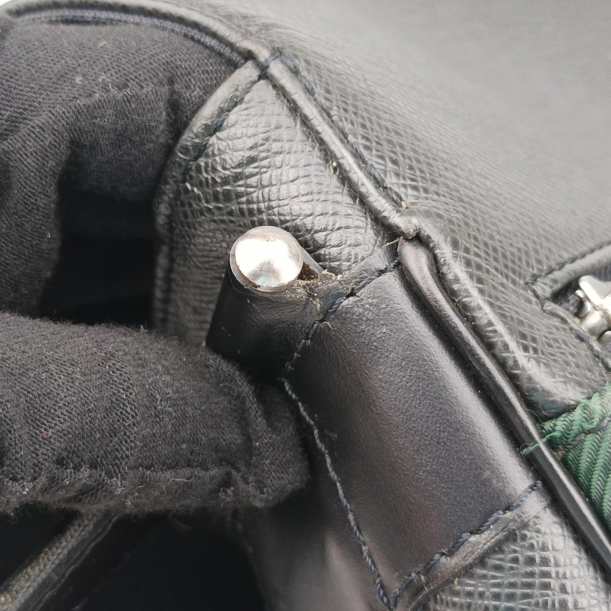Secondhand Louis Vuitton Viktor Ardoise Taiga x canvas M30142 crossbodybag | stylenewstar
