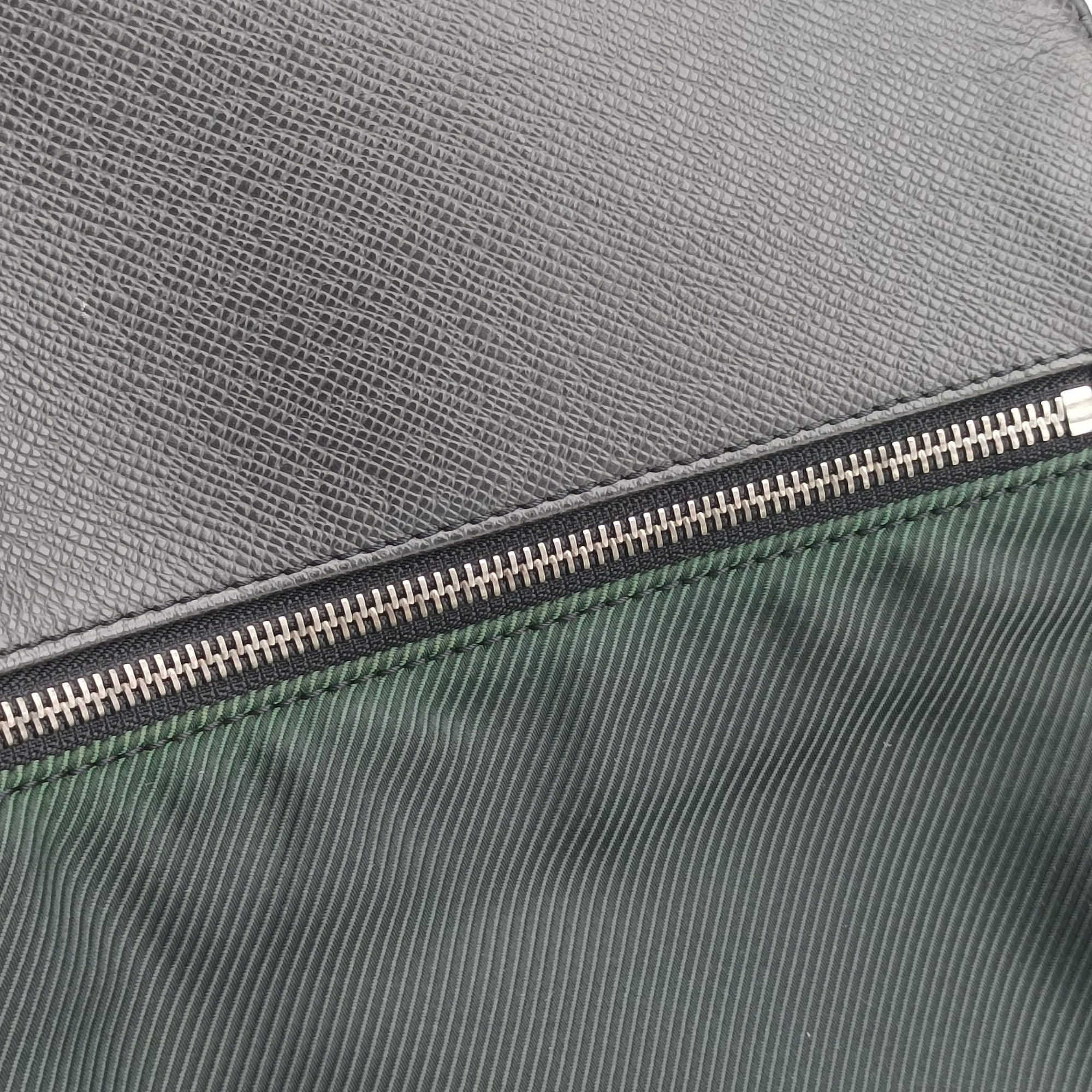Secondhand Louis Vuitton Viktor Ardoise Taiga x canvas M30142 crossbodybag | stylenewstar