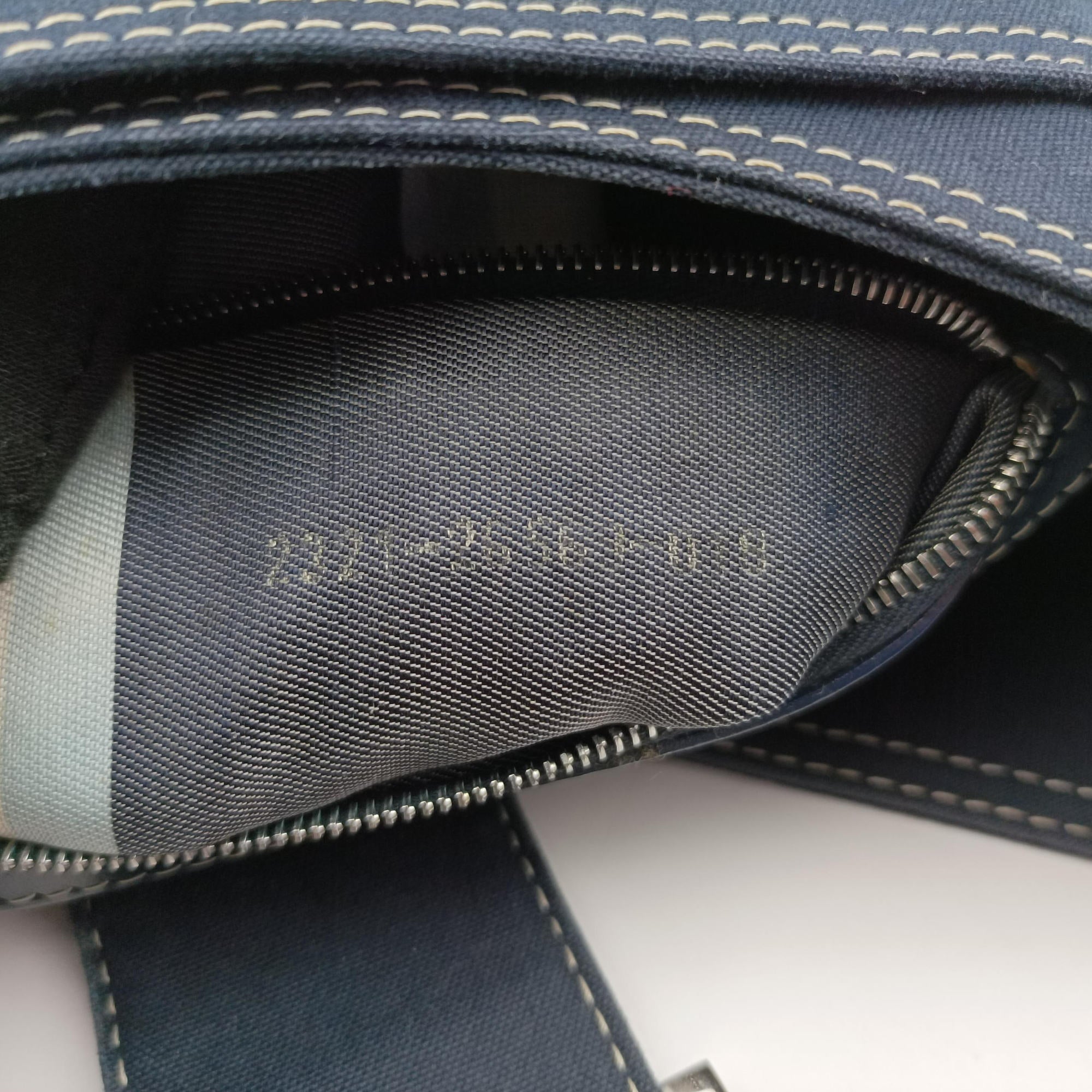 Pre-owned Fendi Mamma Bucket Navy Denim 22112 shoulderbag | stylenewstar