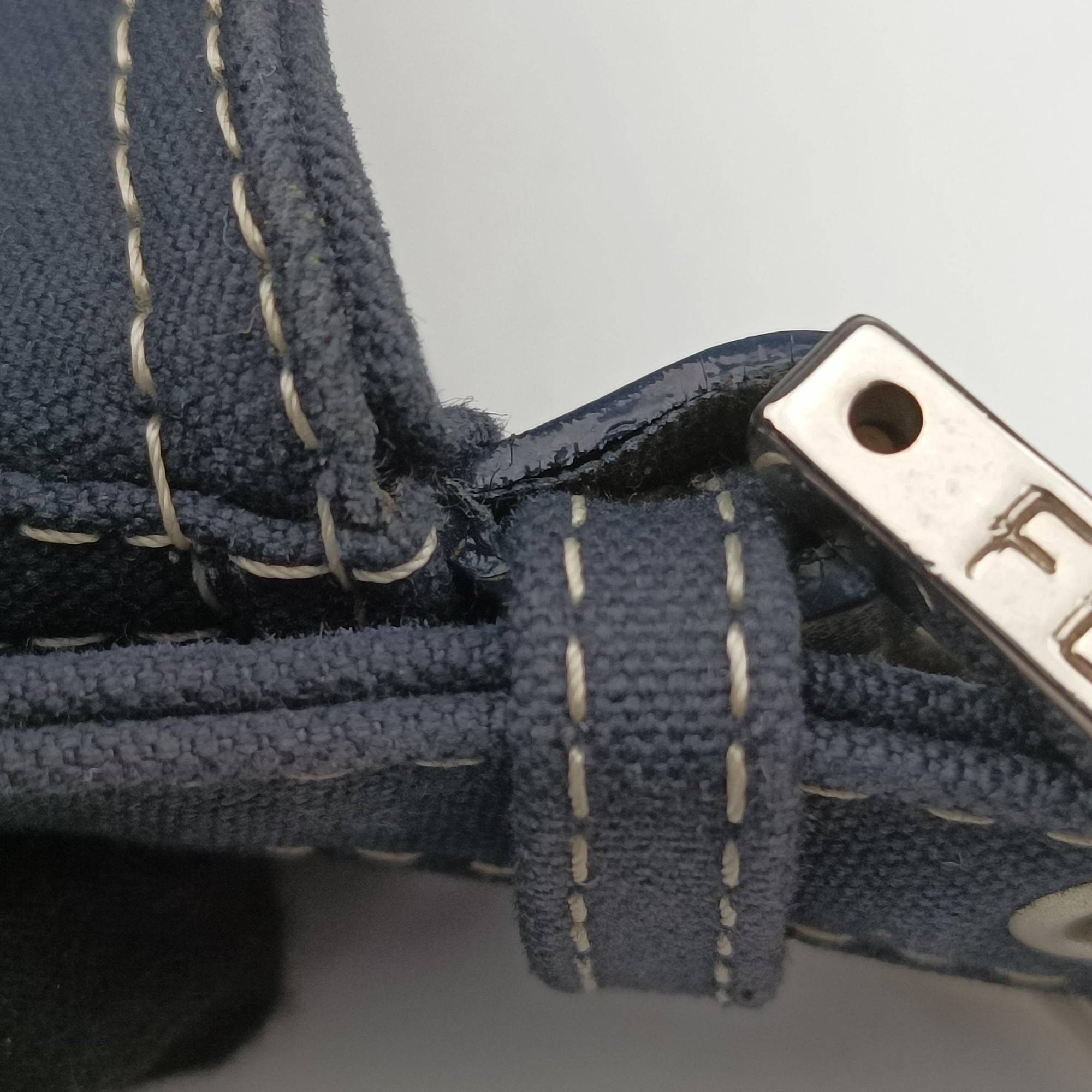 Pre-owned Fendi Mamma Bucket Navy Denim 22112 shoulderbag | stylenewstar