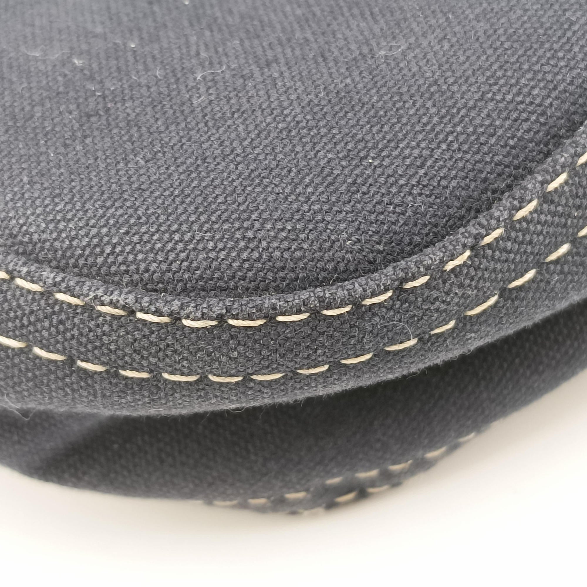 Pre-owned Fendi Mamma Bucket Navy Denim 22112 shoulderbag | stylenewstar