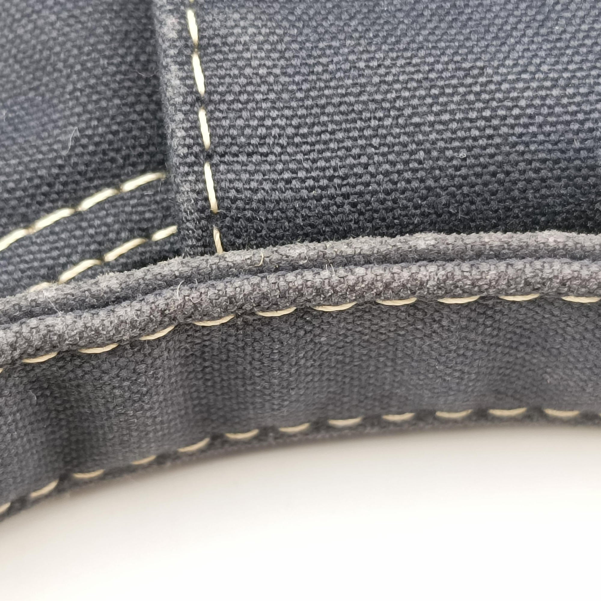 Pre-owned Fendi Mamma Bucket Navy Denim 22112 shoulderbag | stylenewstar