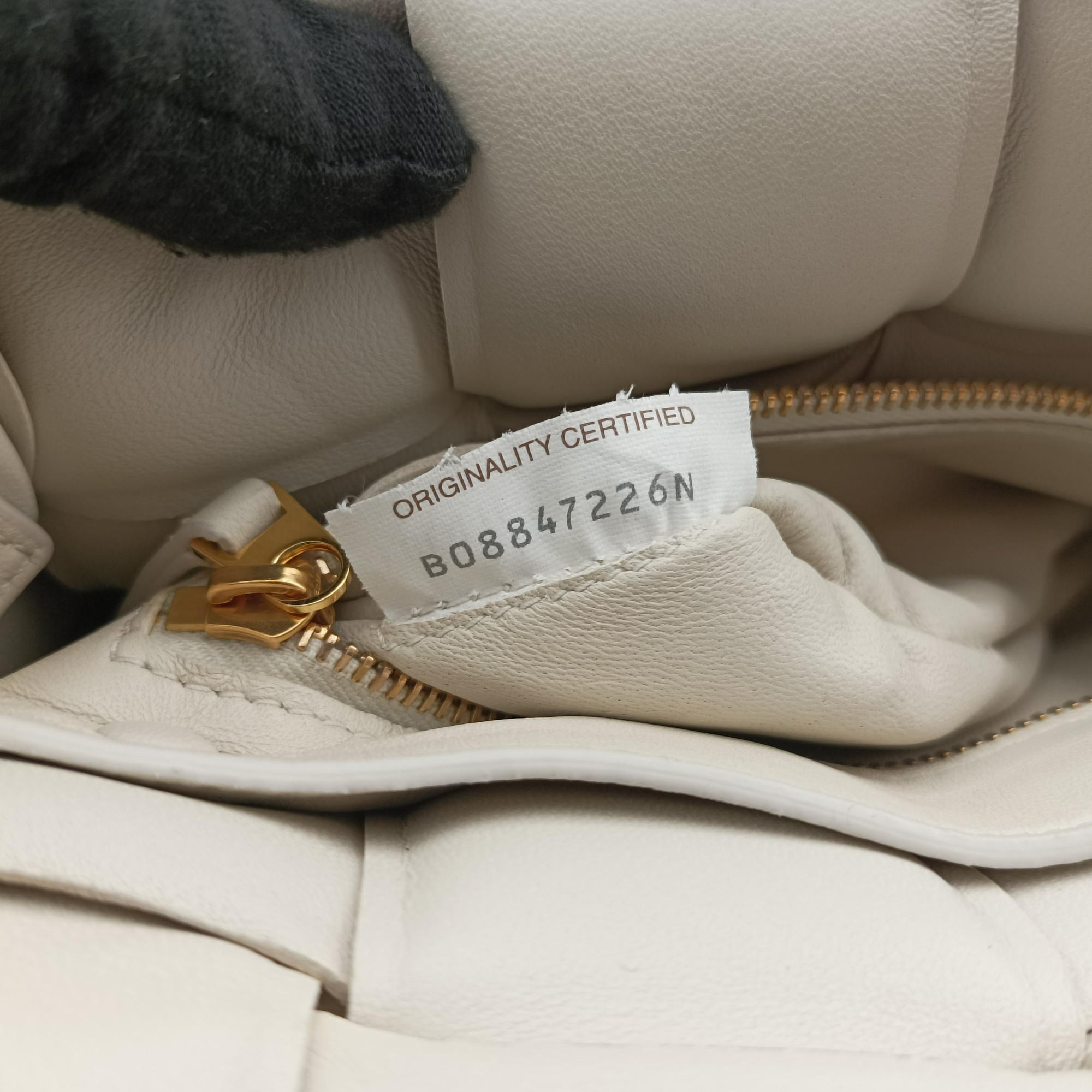 Vintage Bottega Veneta Padded CASSETTE White lambskin  shoulderbag | stylenewstar