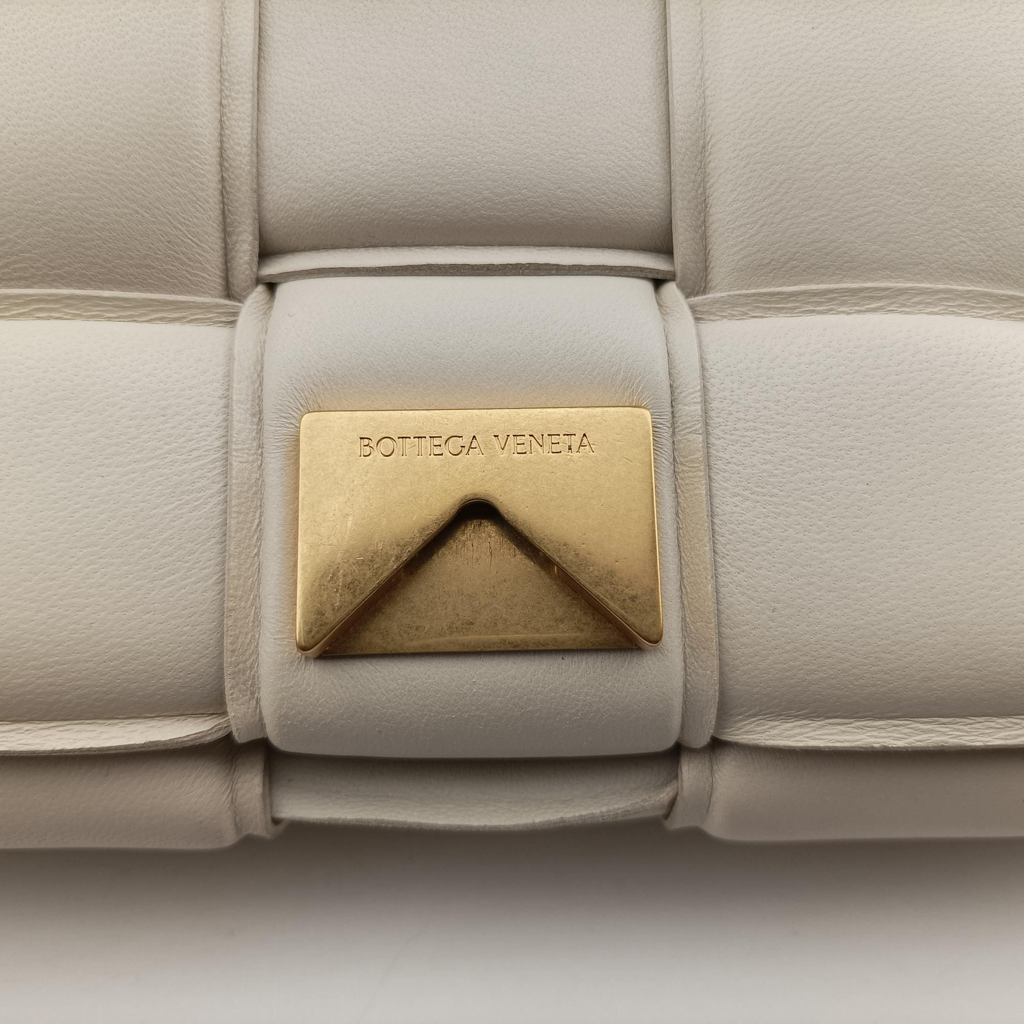 Vintage Bottega Veneta Padded CASSETTE White lambskin  shoulderbag | stylenewstar