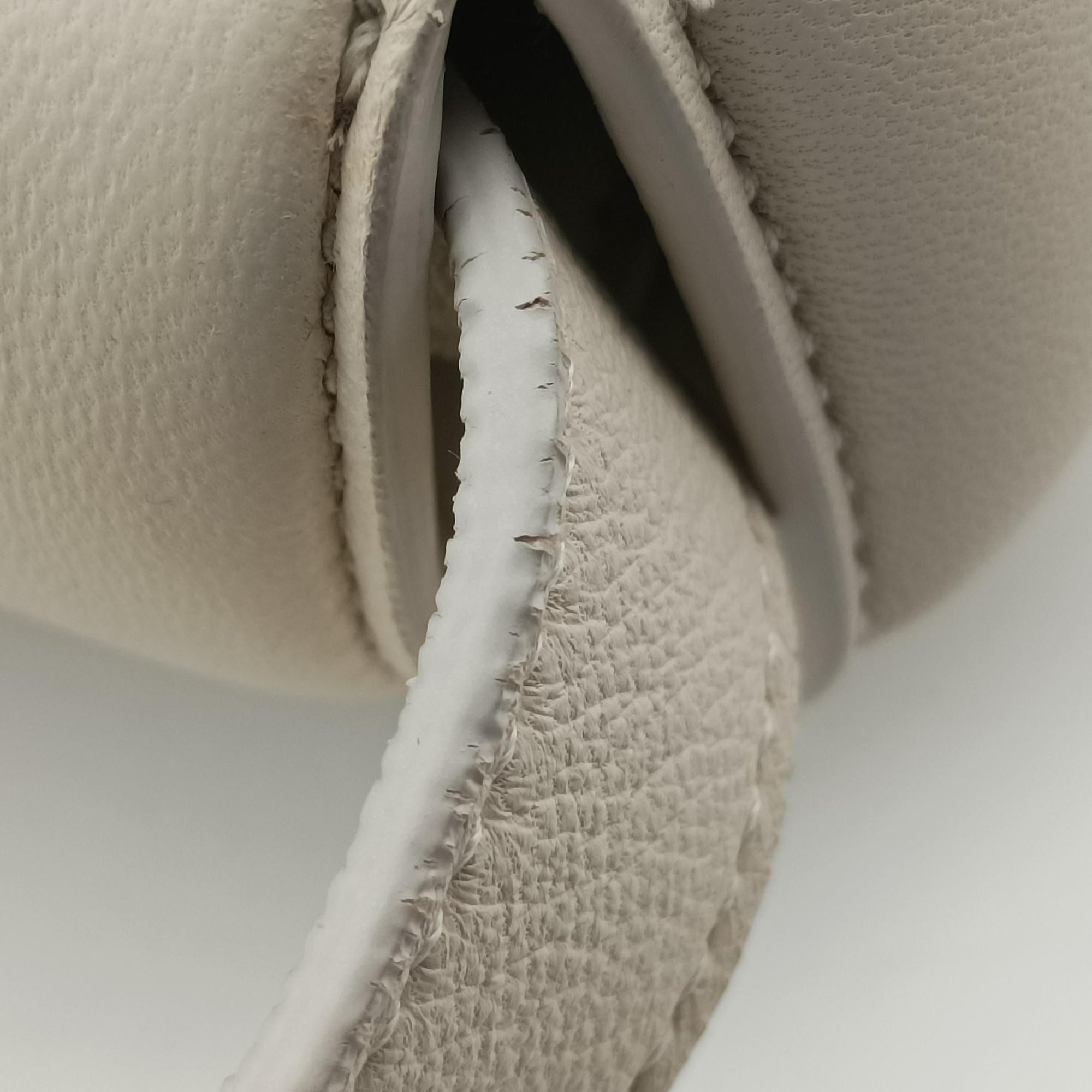 Vintage Bottega Veneta Padded CASSETTE White lambskin  shoulderbag | stylenewstar