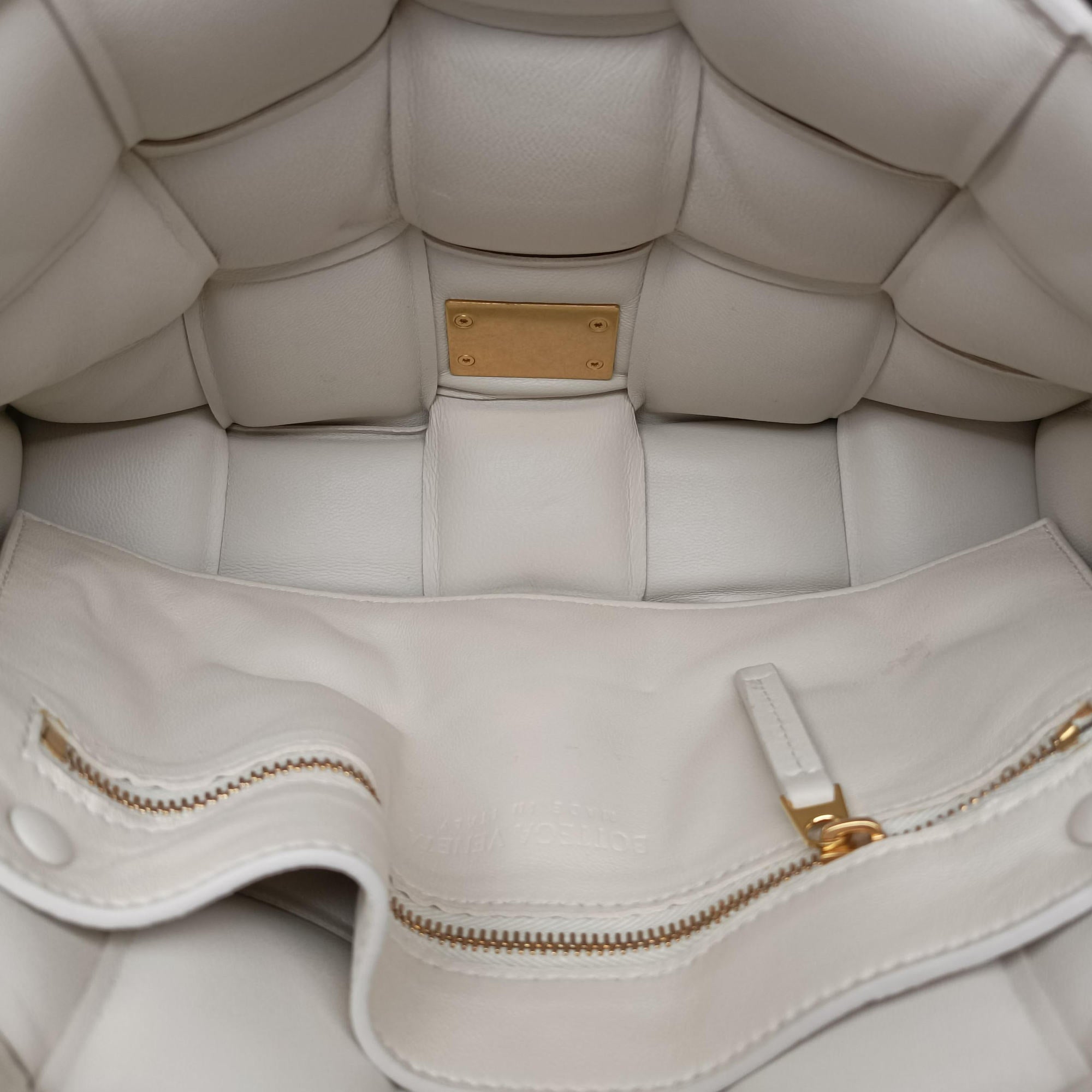 Vintage Bottega Veneta Padded CASSETTE White lambskin  shoulderbag | stylenewstar