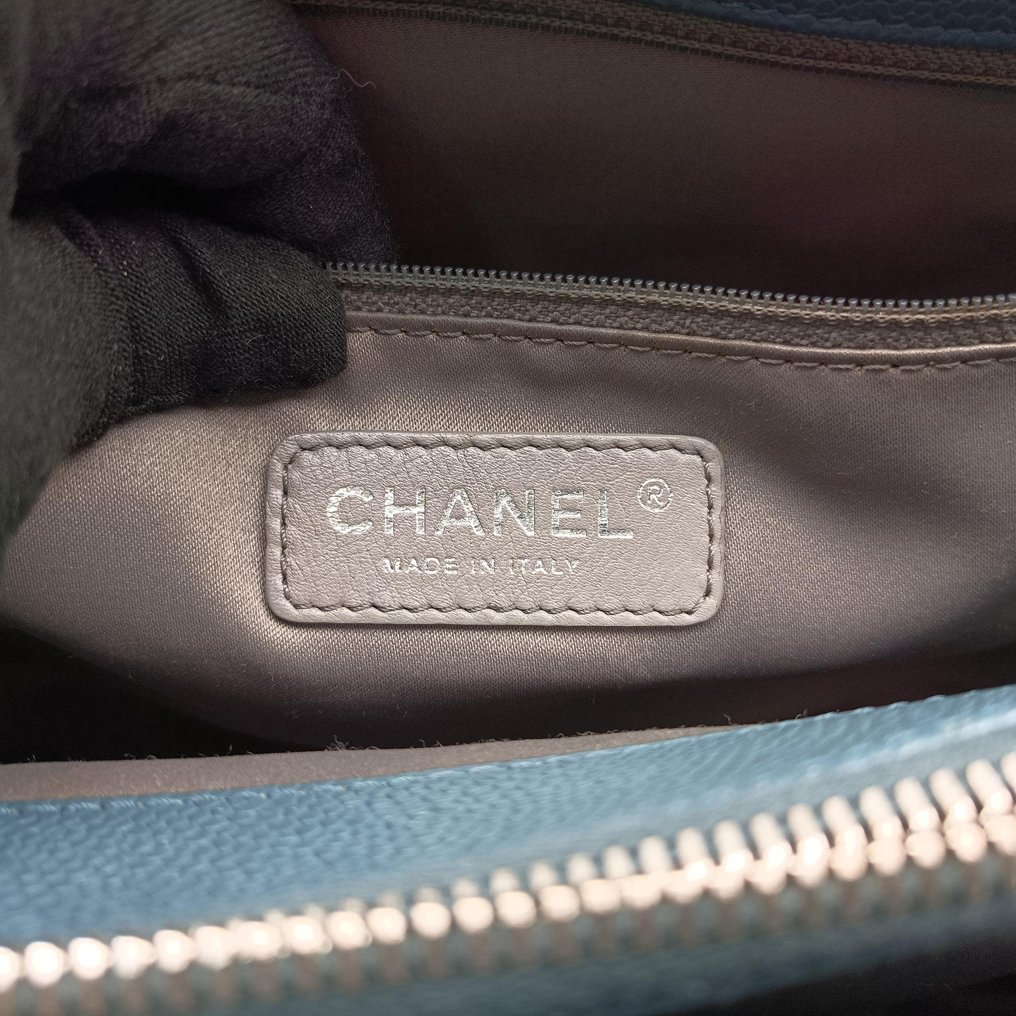 Pre-owned Chanel Matelasse Cocomark GST Blue caviar skin A50995 shoulderbag | stylenewstar