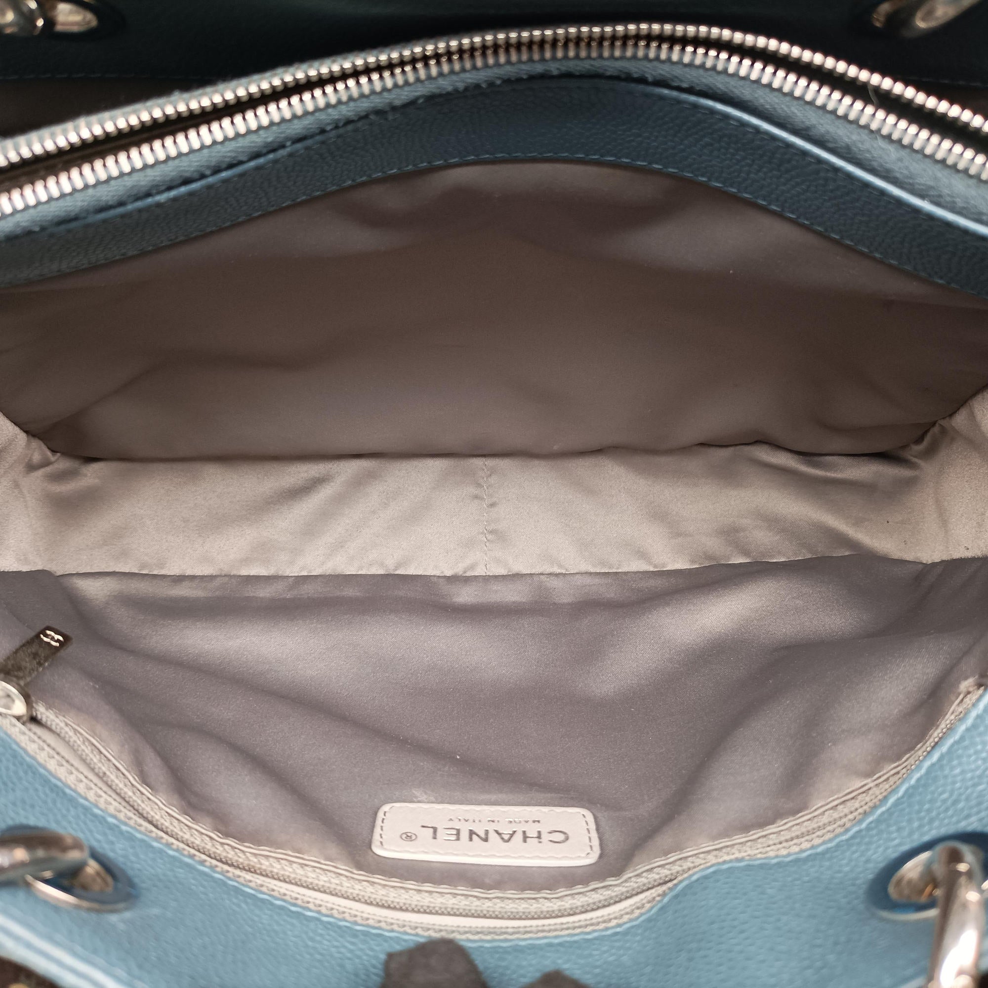 Pre-owned Chanel Matelasse Cocomark GST Blue caviar skin A50995 shoulderbag | stylenewstar