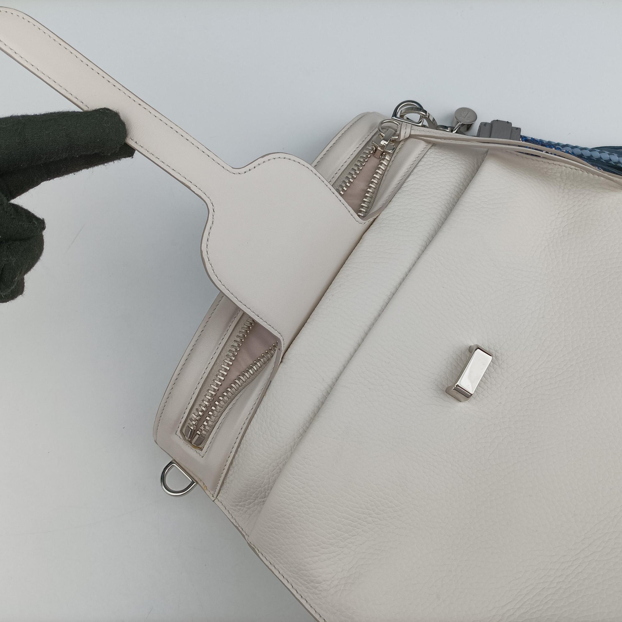 Secondhand TODS Thea White Leather  shoulderbag | stylenewstar