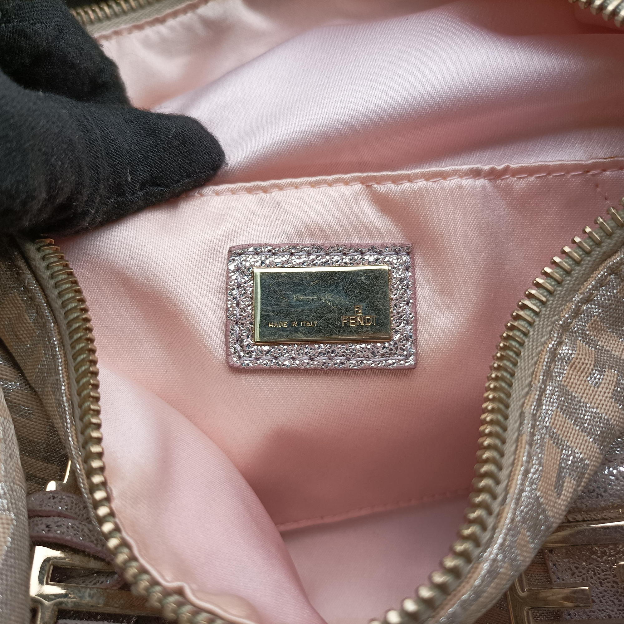Pre-owned Fendi Zucchino Glitter Logo Pink Canvas 8BL068 handbag | stylenewstar