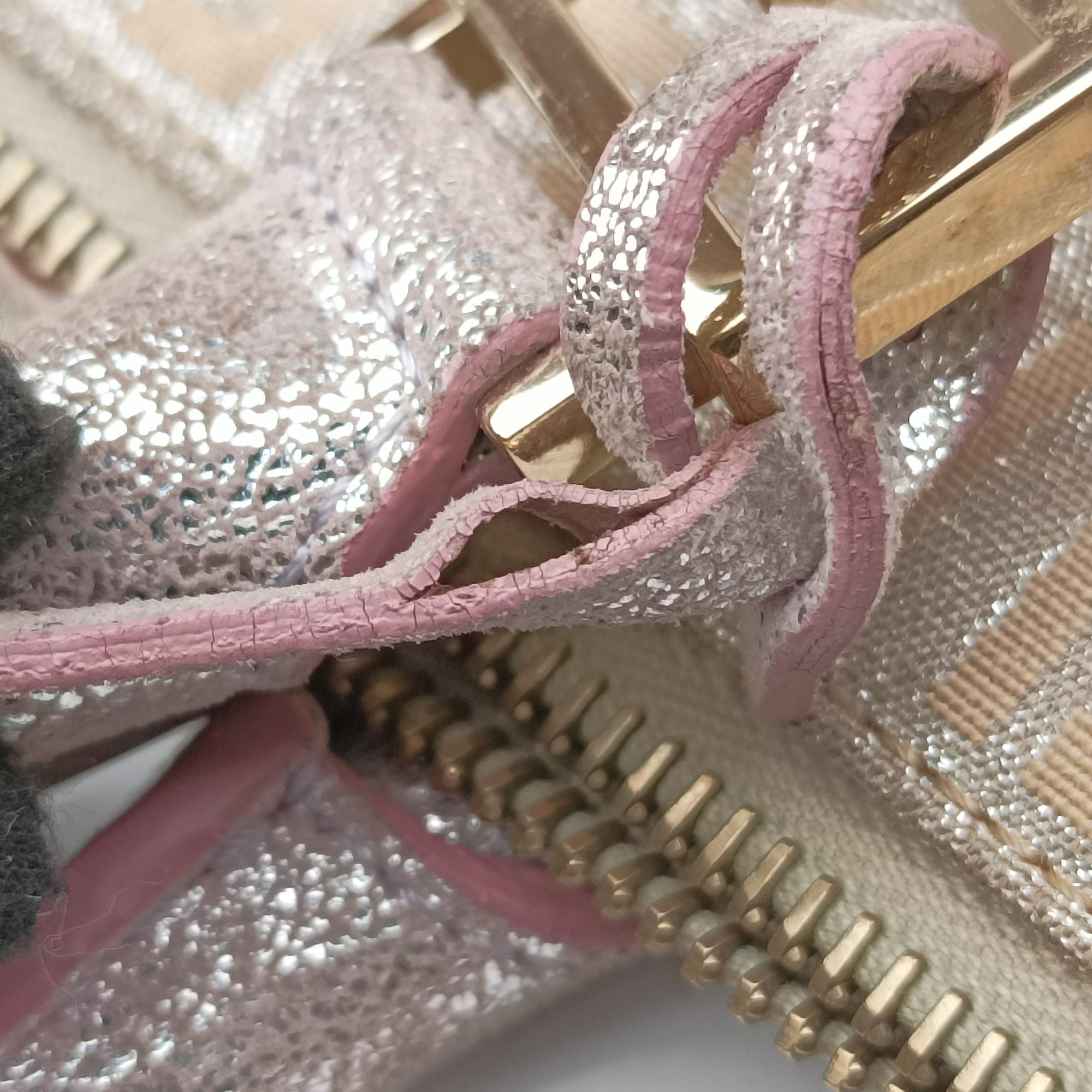 Pre-owned Fendi Zucchino Glitter Logo Pink Canvas 8BL068 handbag | stylenewstar