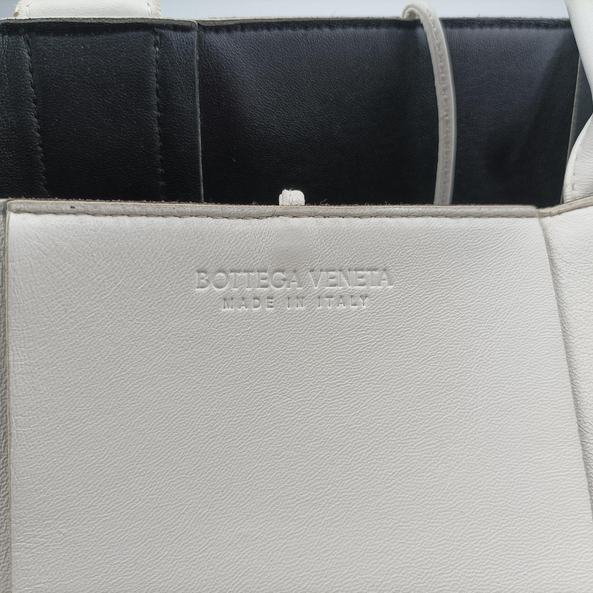 Pre-owned Bottega Veneta The Arcotote White lambskin  handbag | stylenewstar