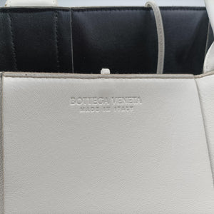 Pre-owned Bottega Veneta The Arcotote White lambskin  handbag | stylenewstar