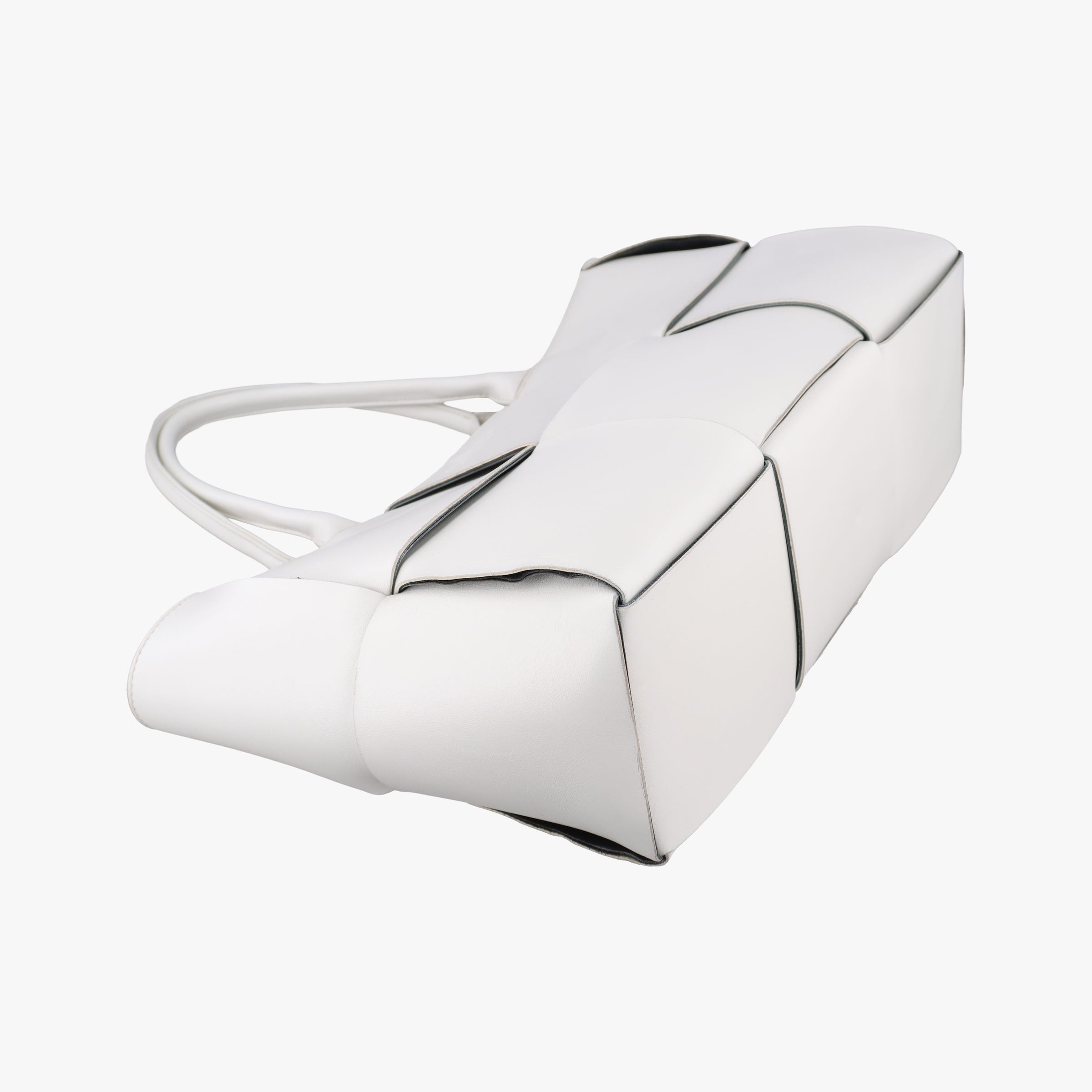 Pre-owned Bottega Veneta The Arcotote White lambskin  handbag | stylenewstar