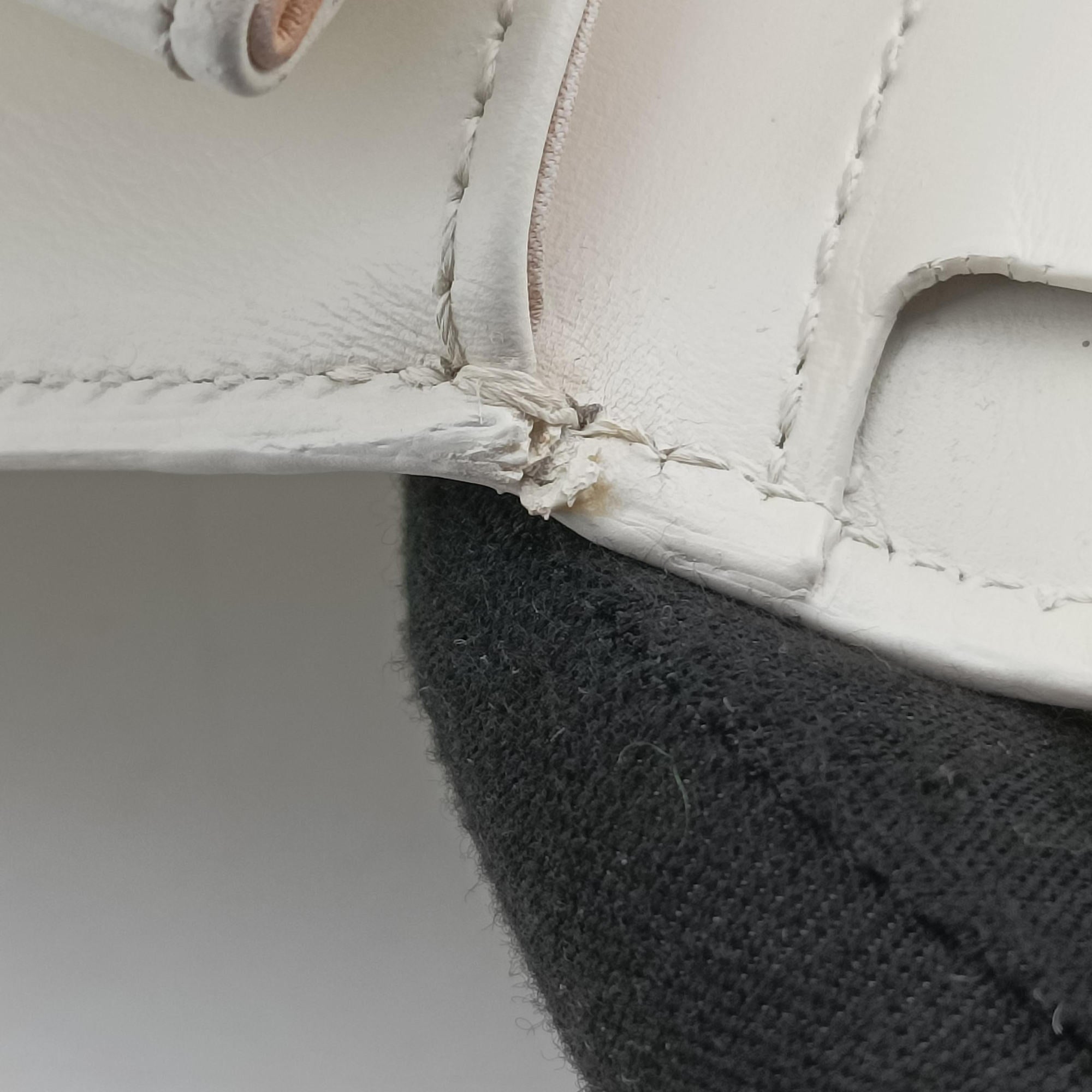 Secondhand Delvaux Brillon MM
 White Leather  shoulderbag | stylenewstar