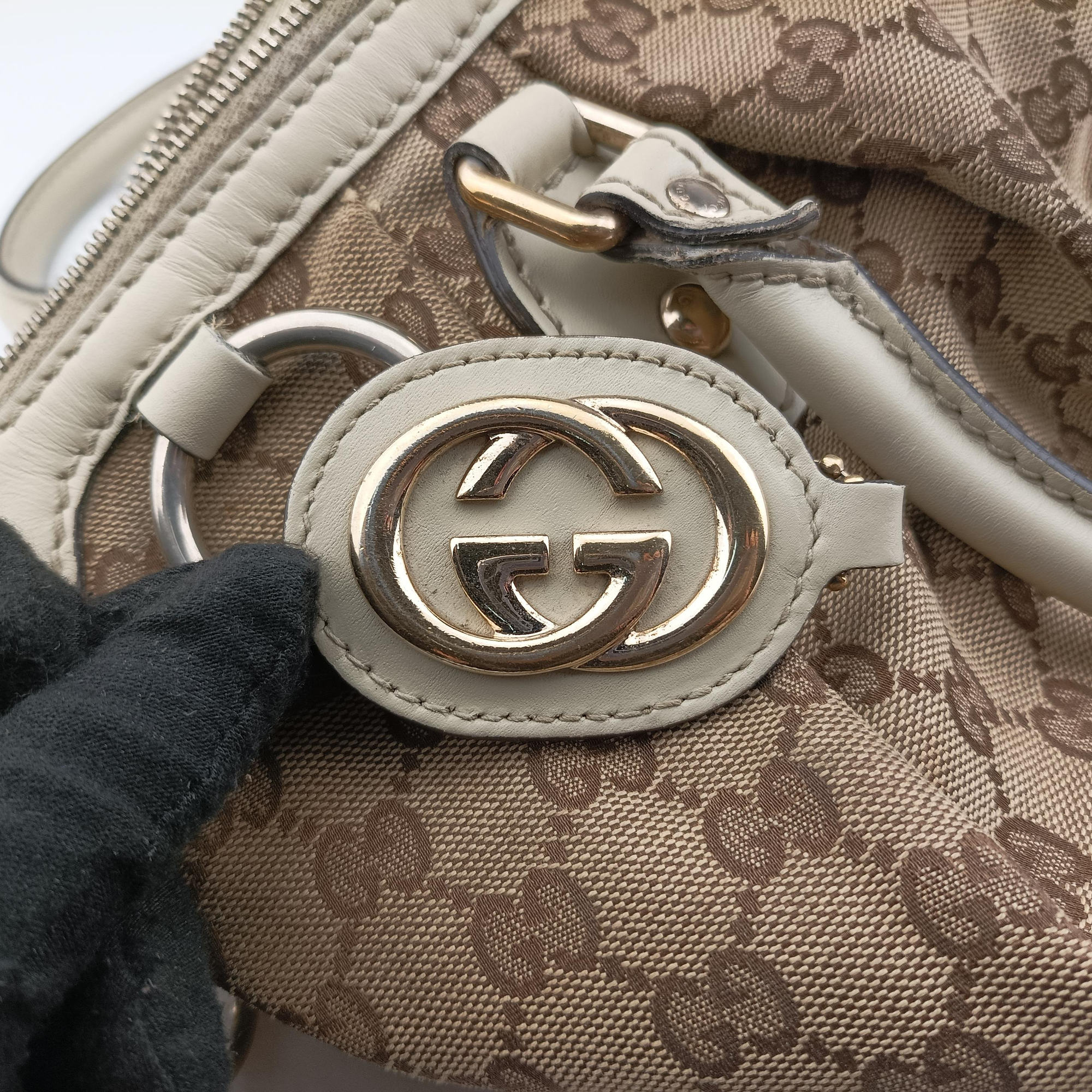 Pre-owned Gucci Sukey White×Beige canvas×leather 285730 shoulderbag | stylenewstar