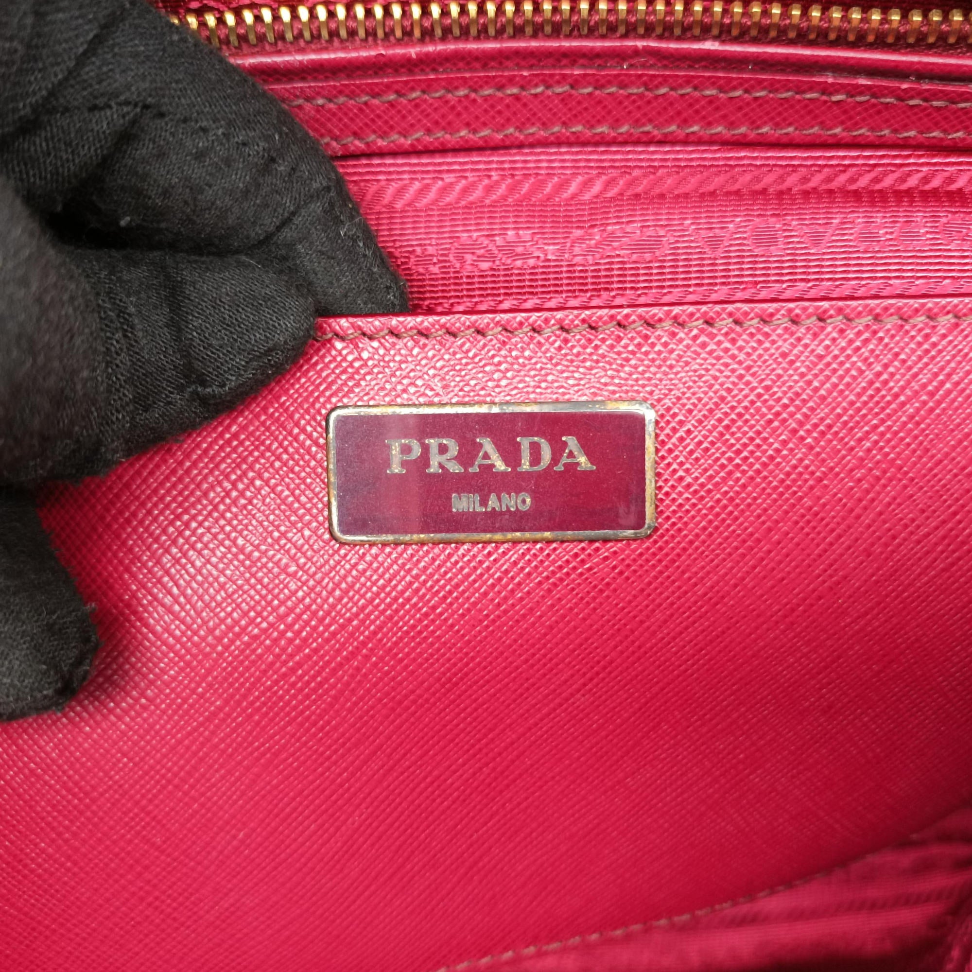 Vintage Prada Galleria Front Pocket Red SAFFIANO Leather BN2674 shoulderbag | stylenewstar