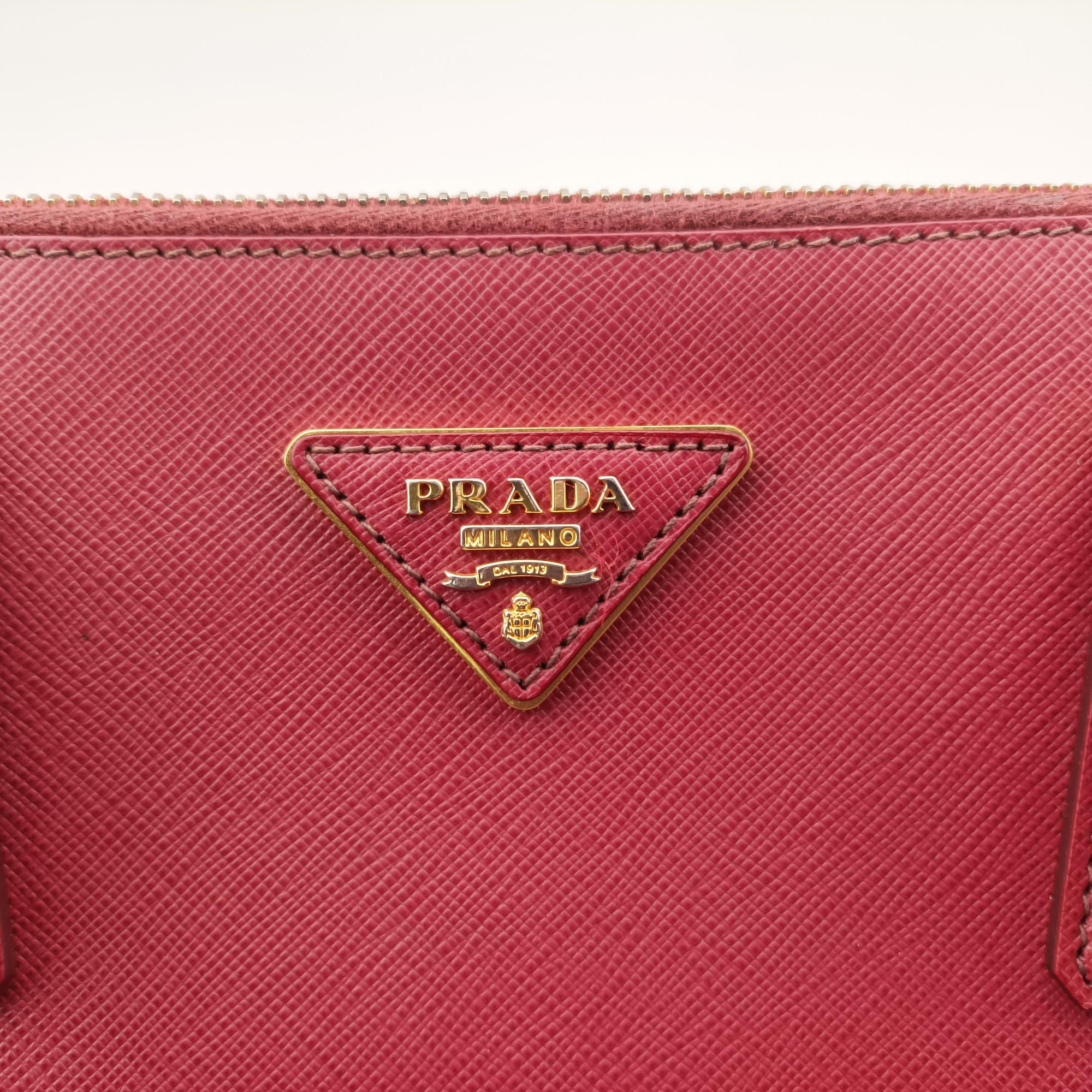 Vintage Prada Galleria Front Pocket Red SAFFIANO Leather BN2674 shoulderbag | stylenewstar