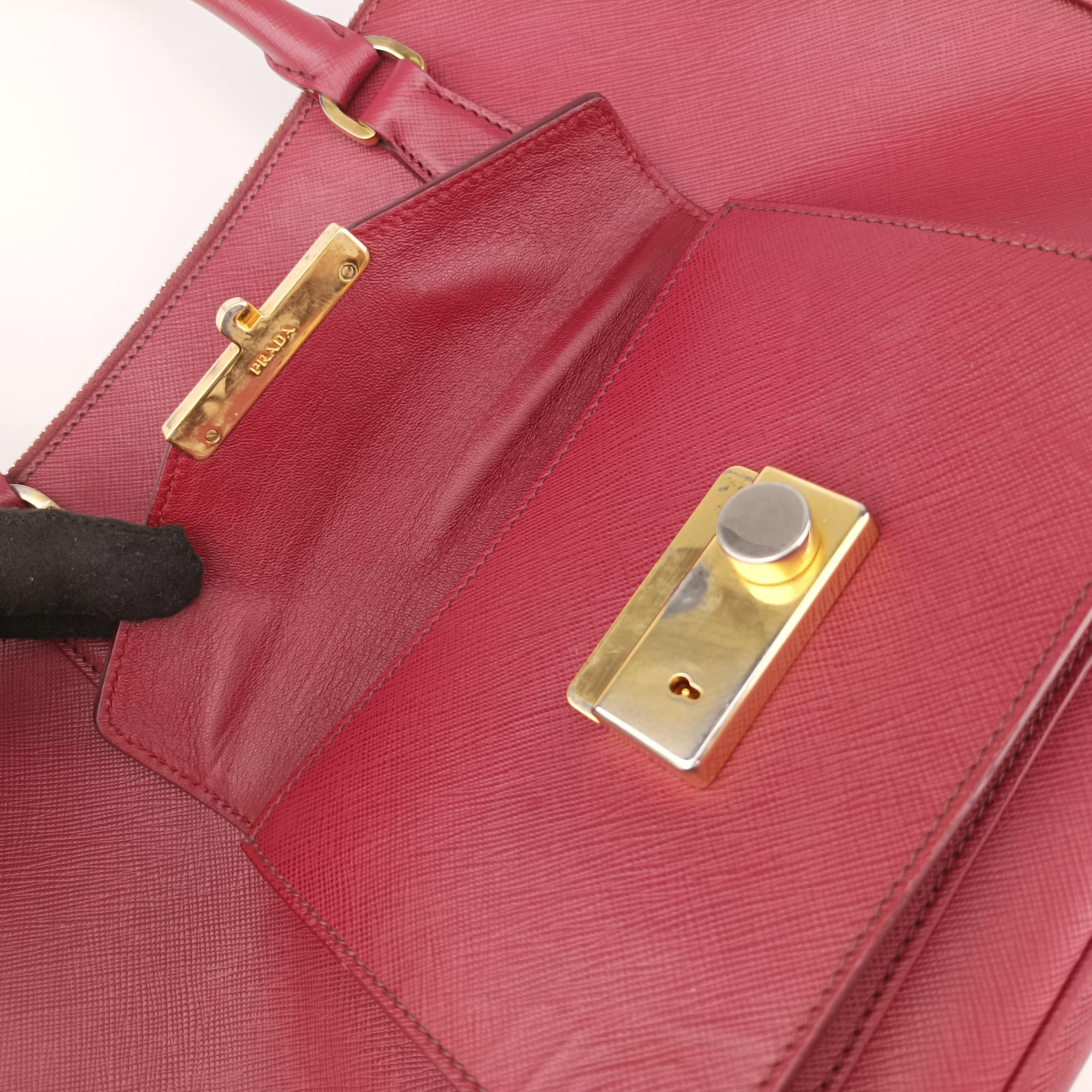 Vintage Prada Galleria Front Pocket Red SAFFIANO Leather BN2674 shoulderbag | stylenewstar