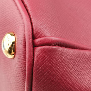 Vintage Prada Galleria Front Pocket Red SAFFIANO Leather BN2674 shoulderbag | stylenewstar