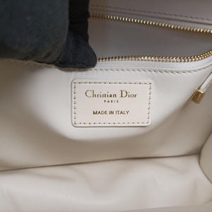 Pre-owned Christian Dior 30 Montaigne White leather  shoulderbag | stylenewstar