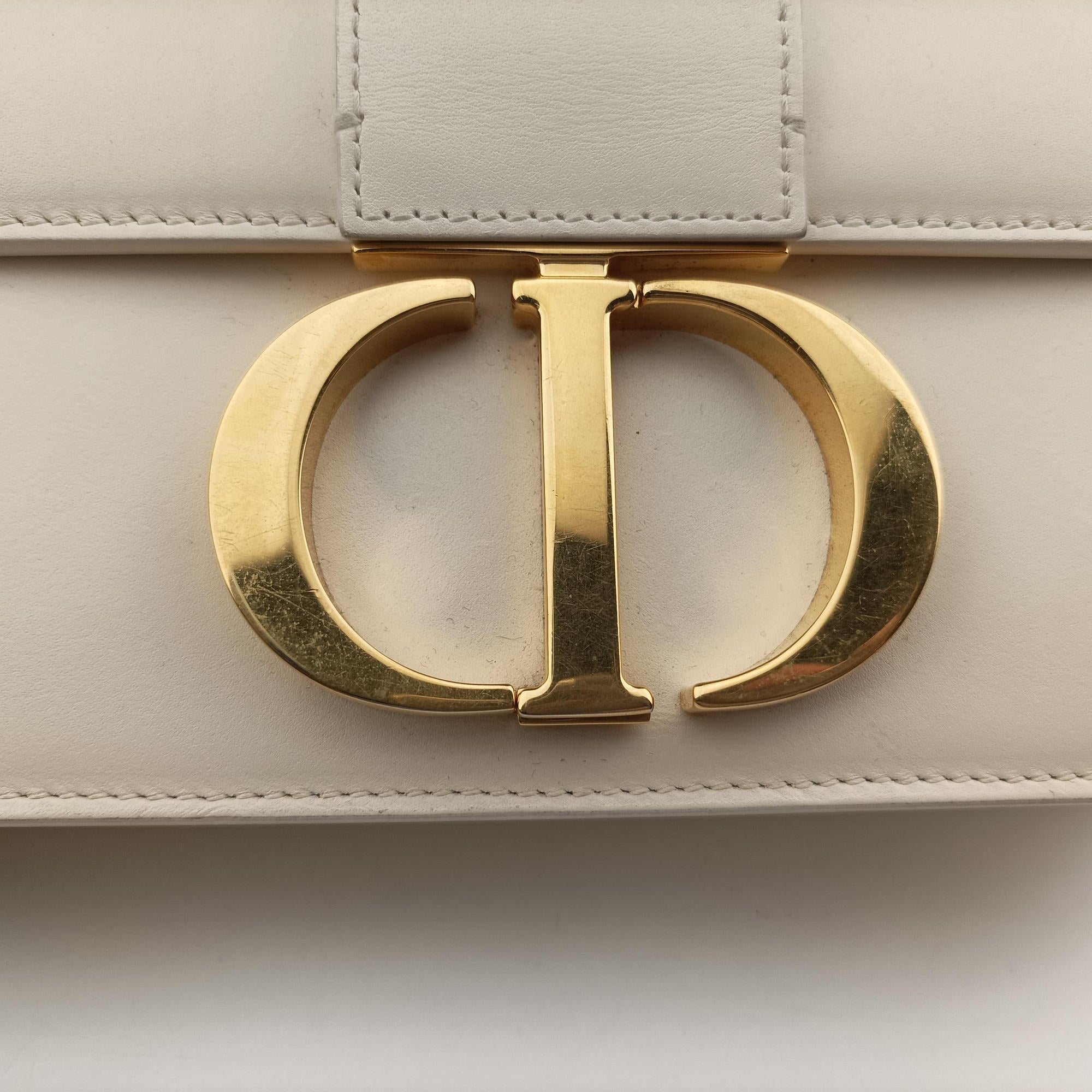 Pre-owned Christian Dior 30 Montaigne White leather  shoulderbag | stylenewstar
