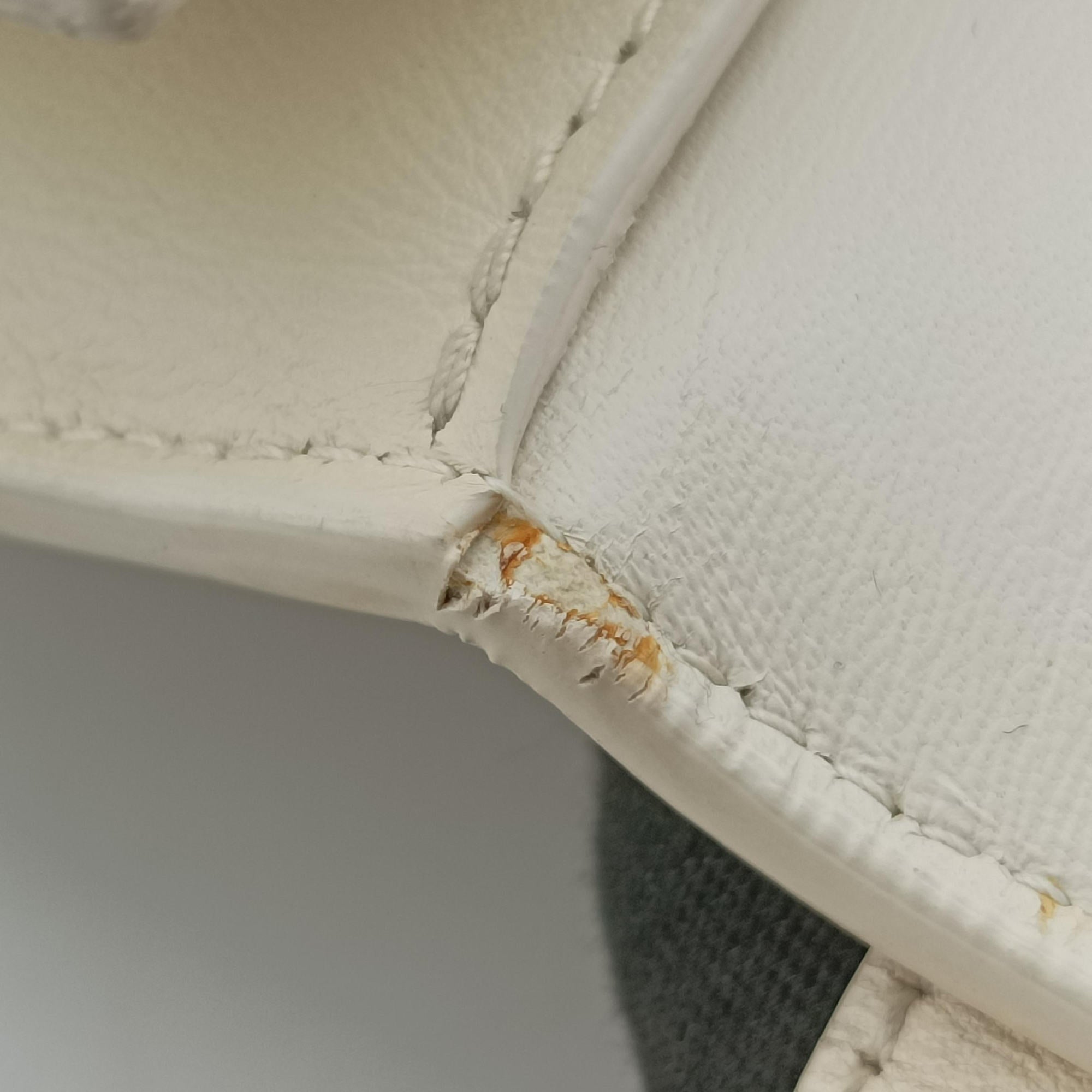 Pre-owned Christian Dior 30 Montaigne White leather  shoulderbag | stylenewstar