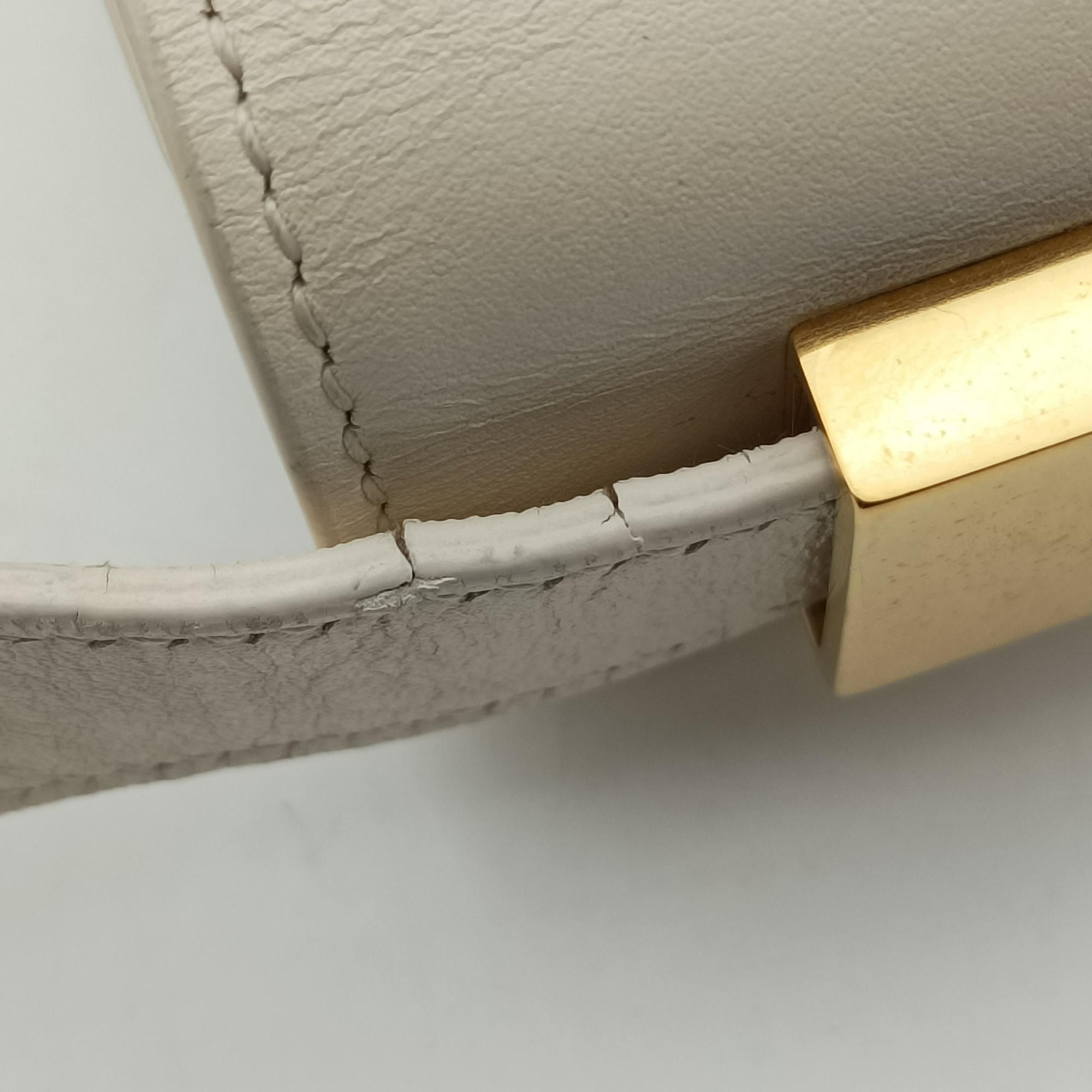 Pre-owned Christian Dior 30 Montaigne White leather  shoulderbag | stylenewstar