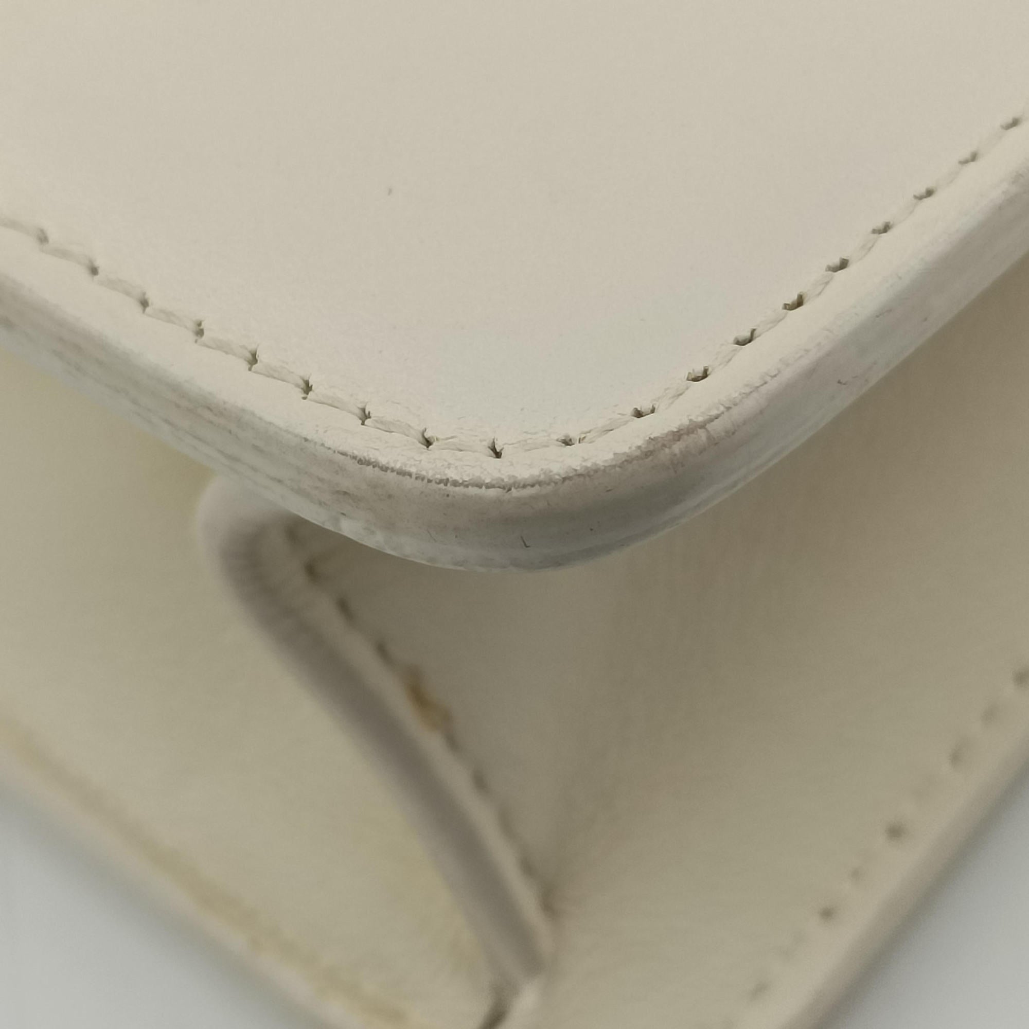 Pre-owned Christian Dior 30 Montaigne White leather  shoulderbag | stylenewstar
