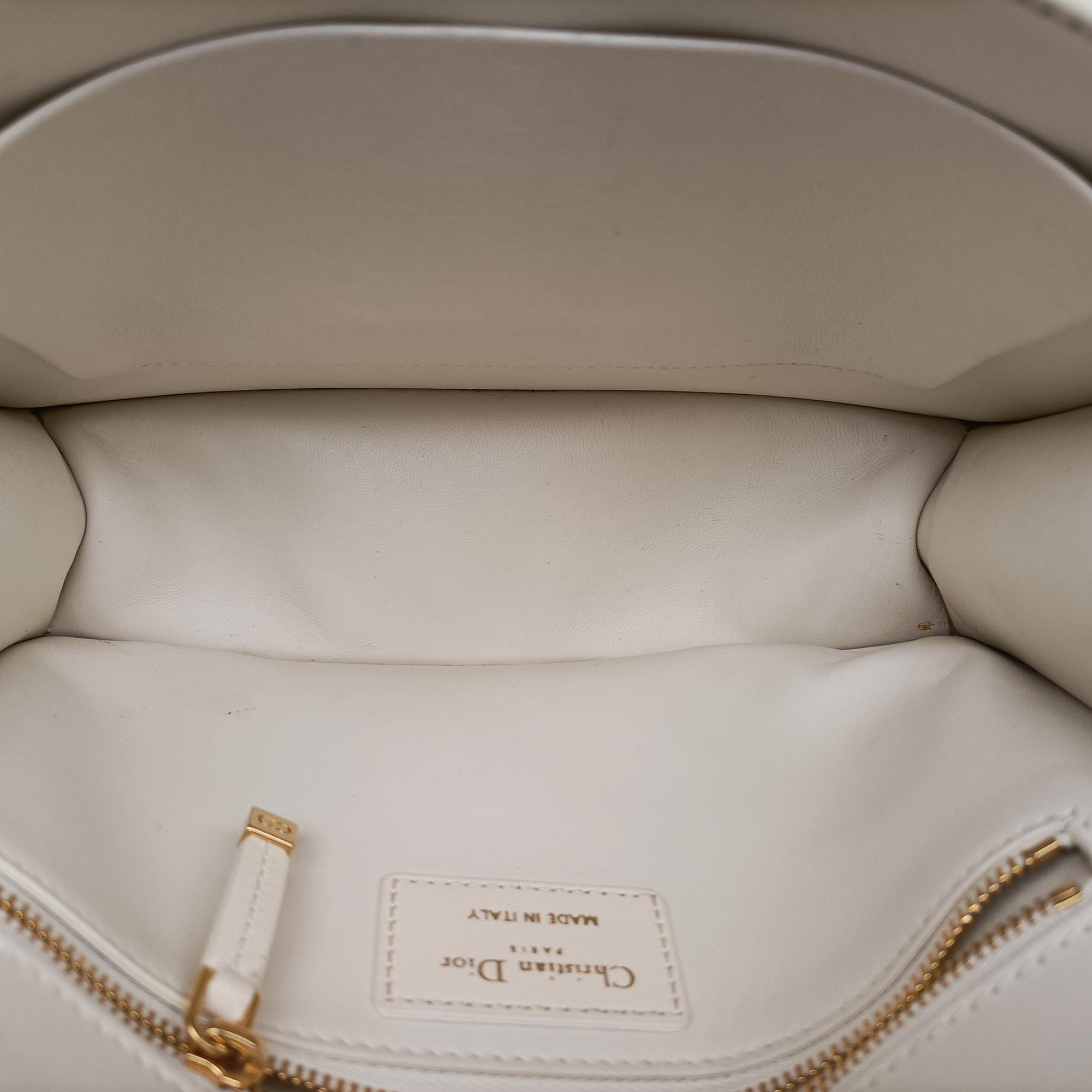 Pre-owned Christian Dior 30 Montaigne White leather  shoulderbag | stylenewstar