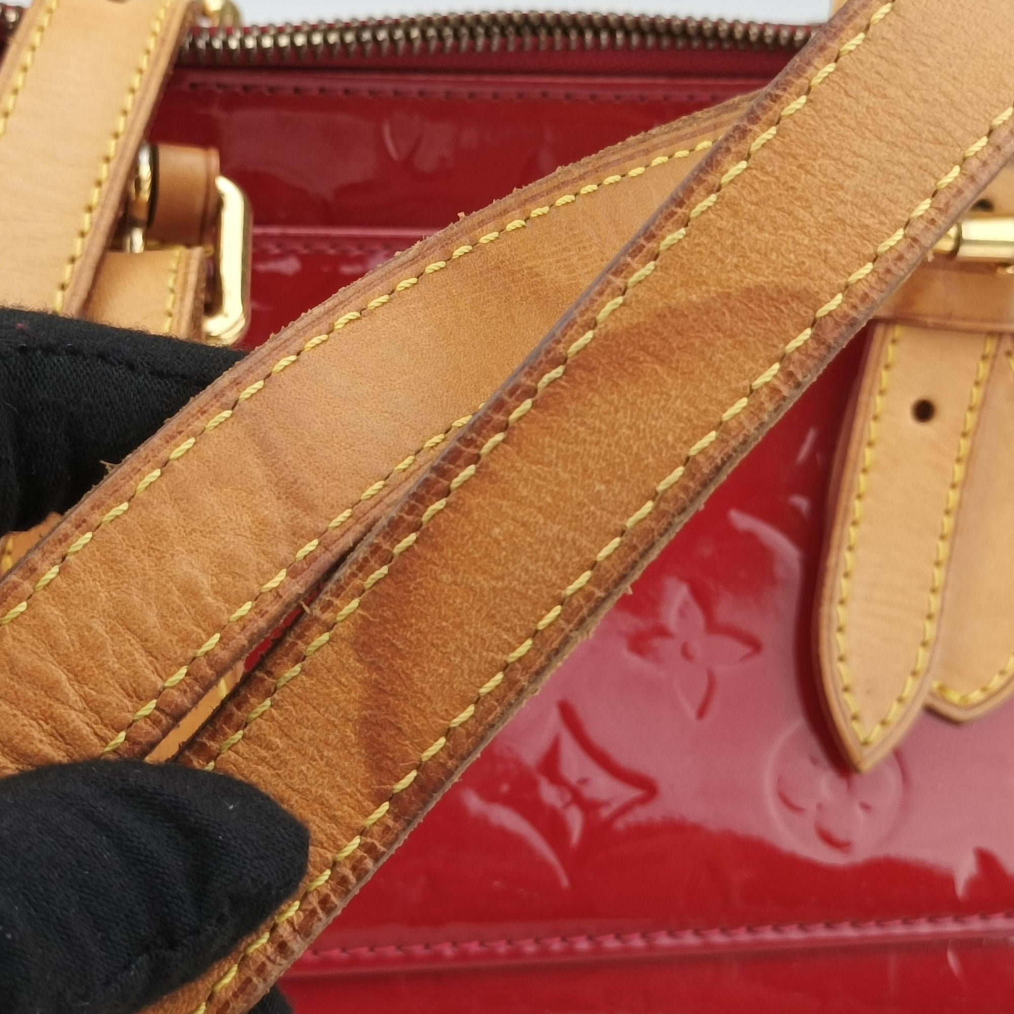 Vintage Louis Vuitton Rosewood Avenue POMME D’AMOUR Vernis M93507 shoulderbag | stylenewstar