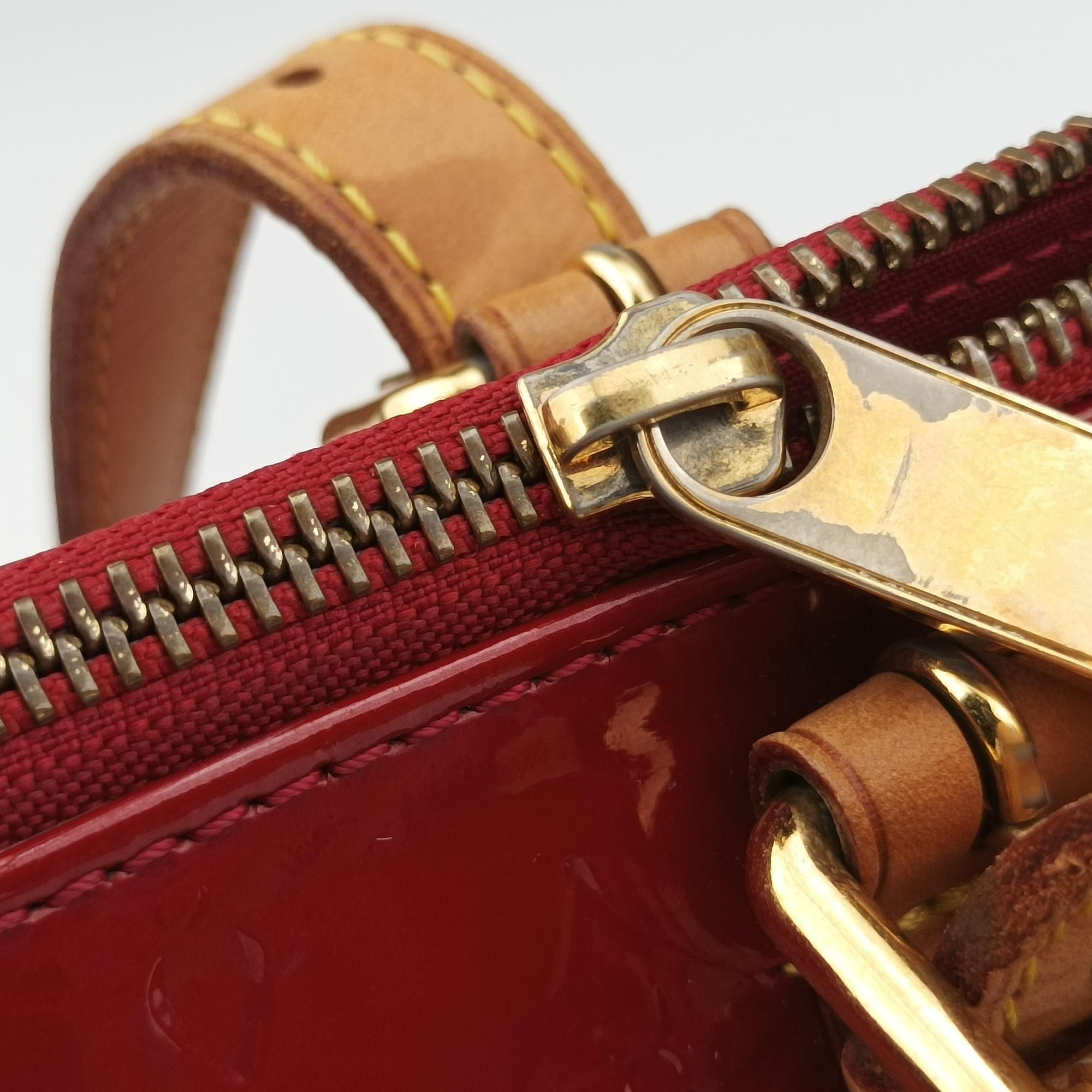 Vintage Louis Vuitton Rosewood Avenue POMME D’AMOUR Vernis M93507 shoulderbag | stylenewstar