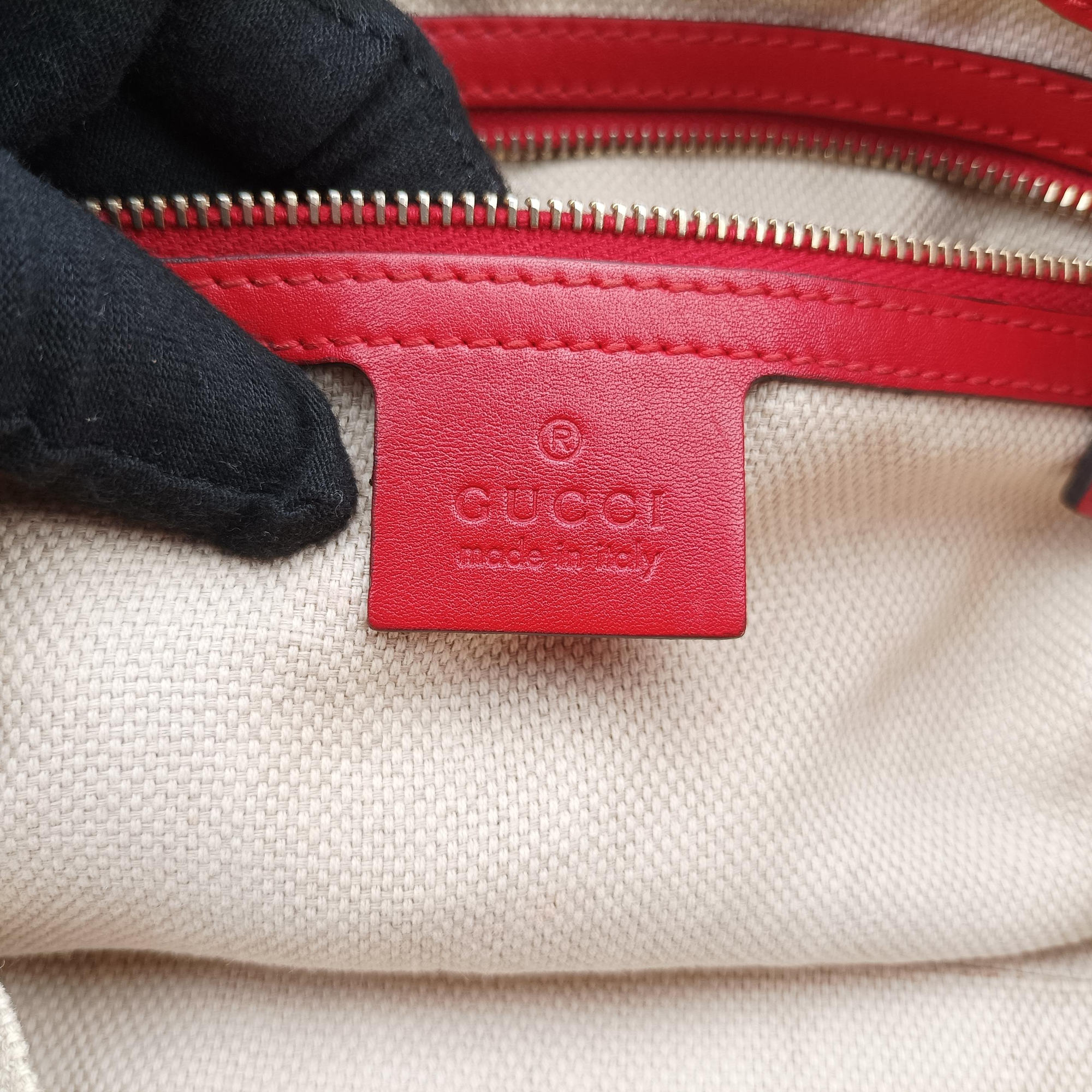 Pre-owned Gucci Valentine heart charm beige×red Canvas×Leather 309122 shoulderbag | stylenewstar