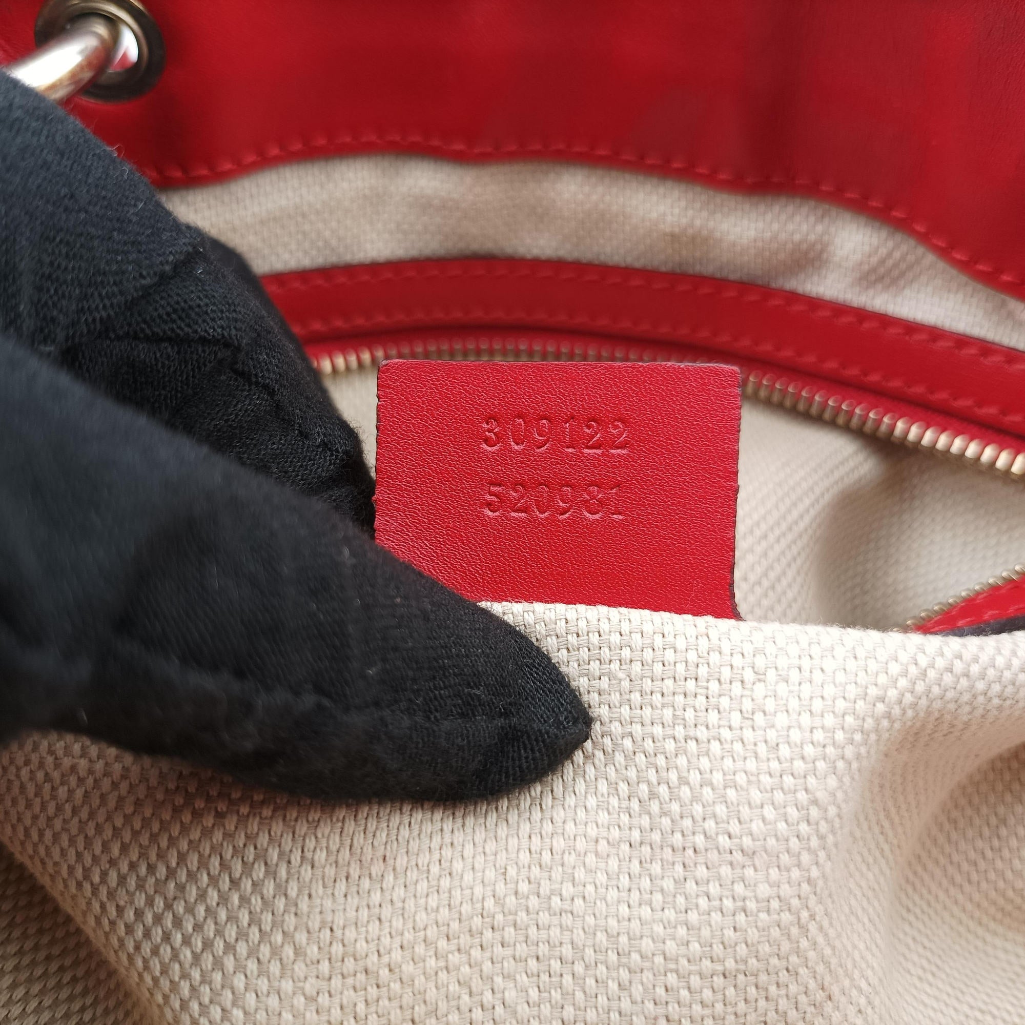 Pre-owned Gucci Valentine heart charm beige×red Canvas×Leather 309122 shoulderbag | stylenewstar